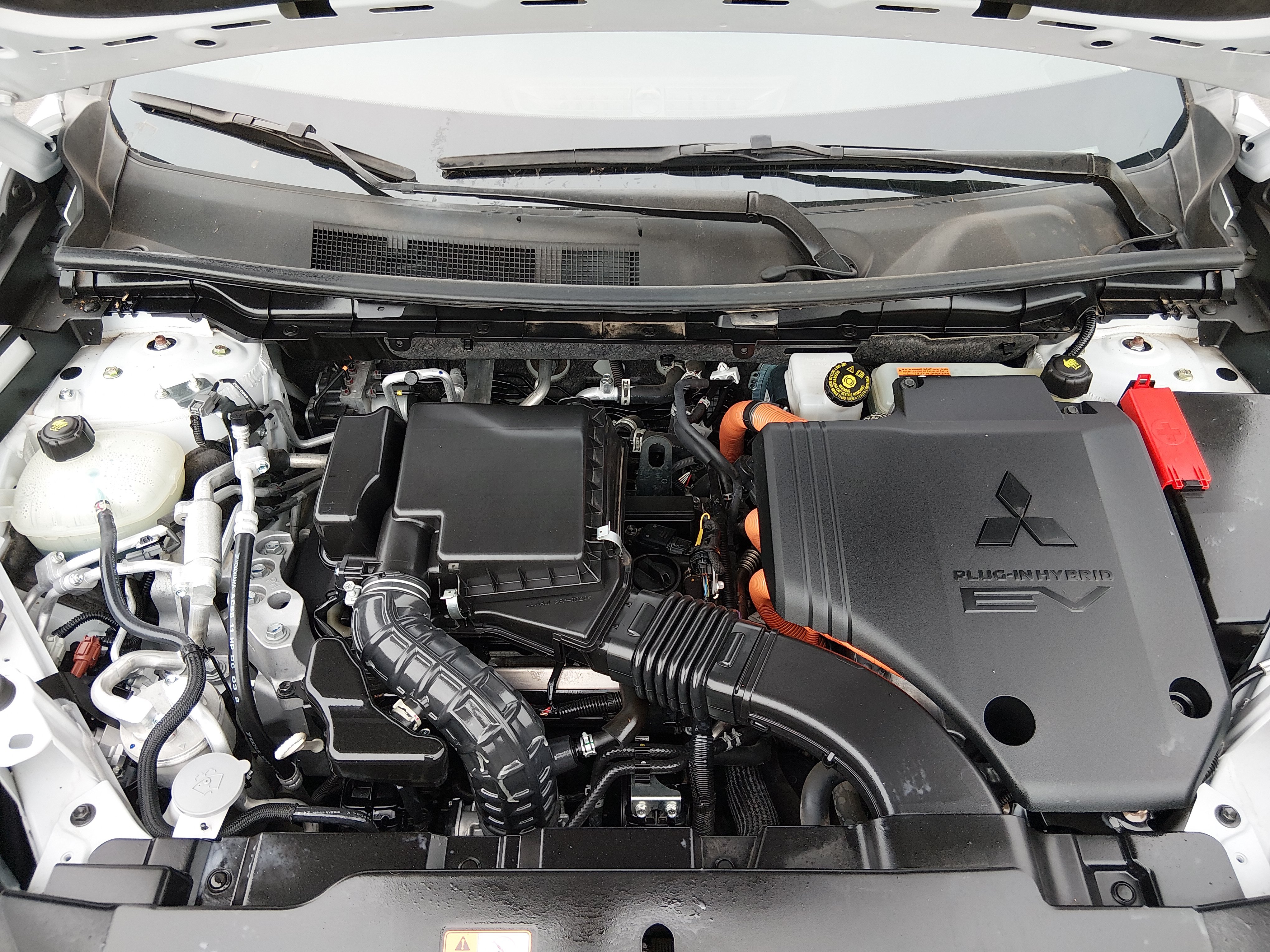 2024 Mitsubishi Outlander Plug-in Hybrid SE - Photo 9
