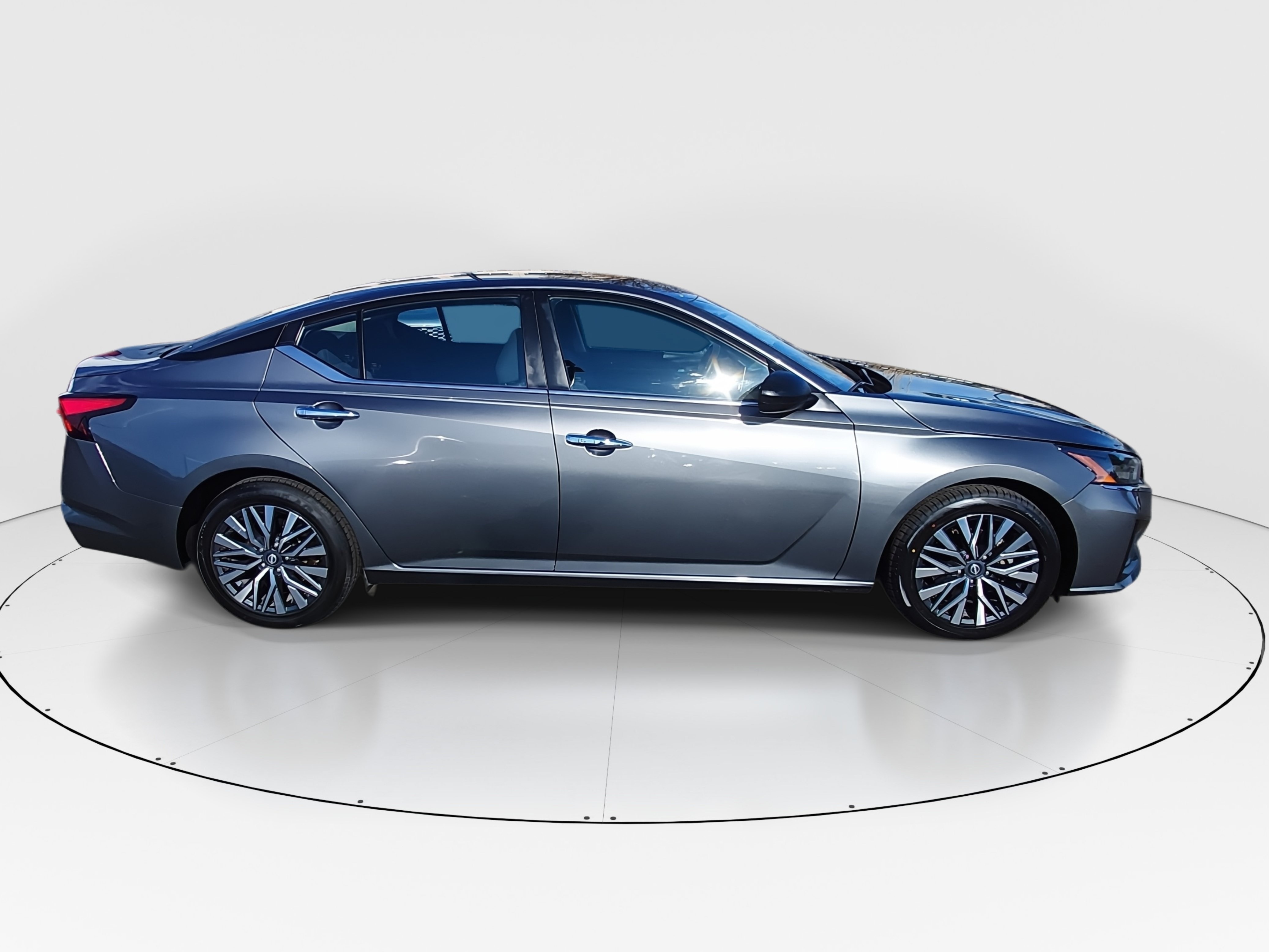 2024 Nissan Altima SV - Photo 8