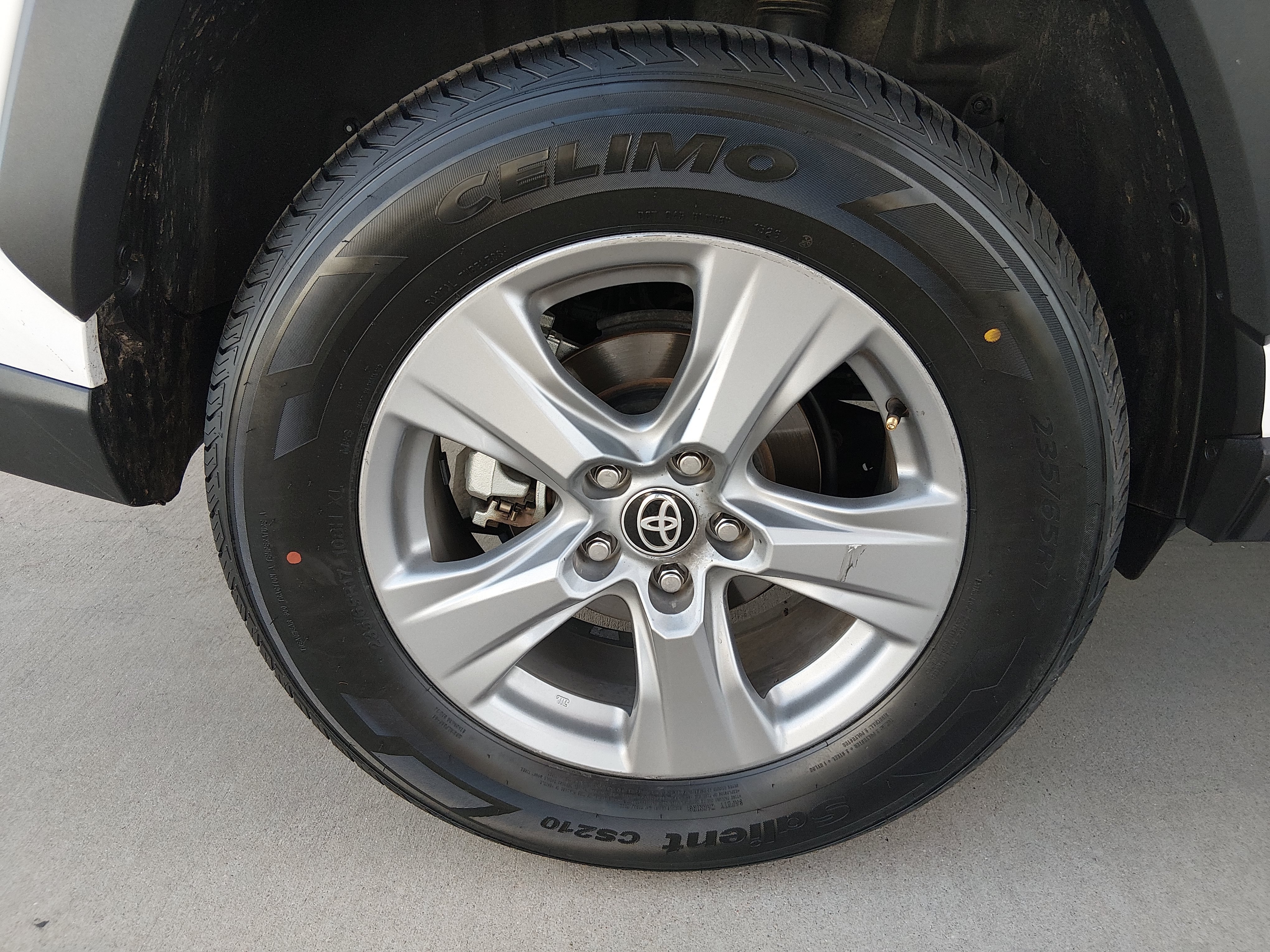 2025 Toyota RAV4 LE - Photo 10