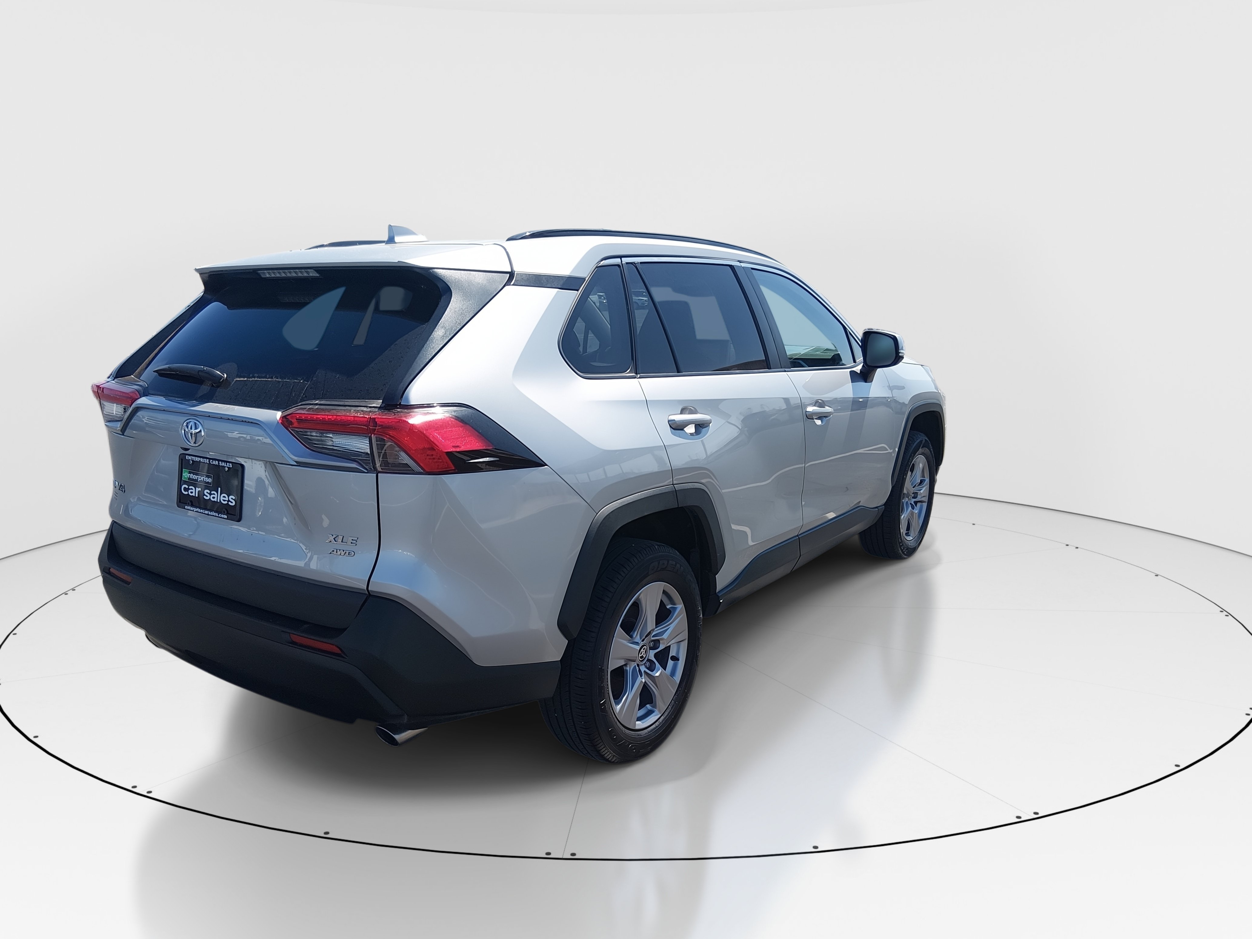 2025 Toyota RAV4 XLE - Photo 7