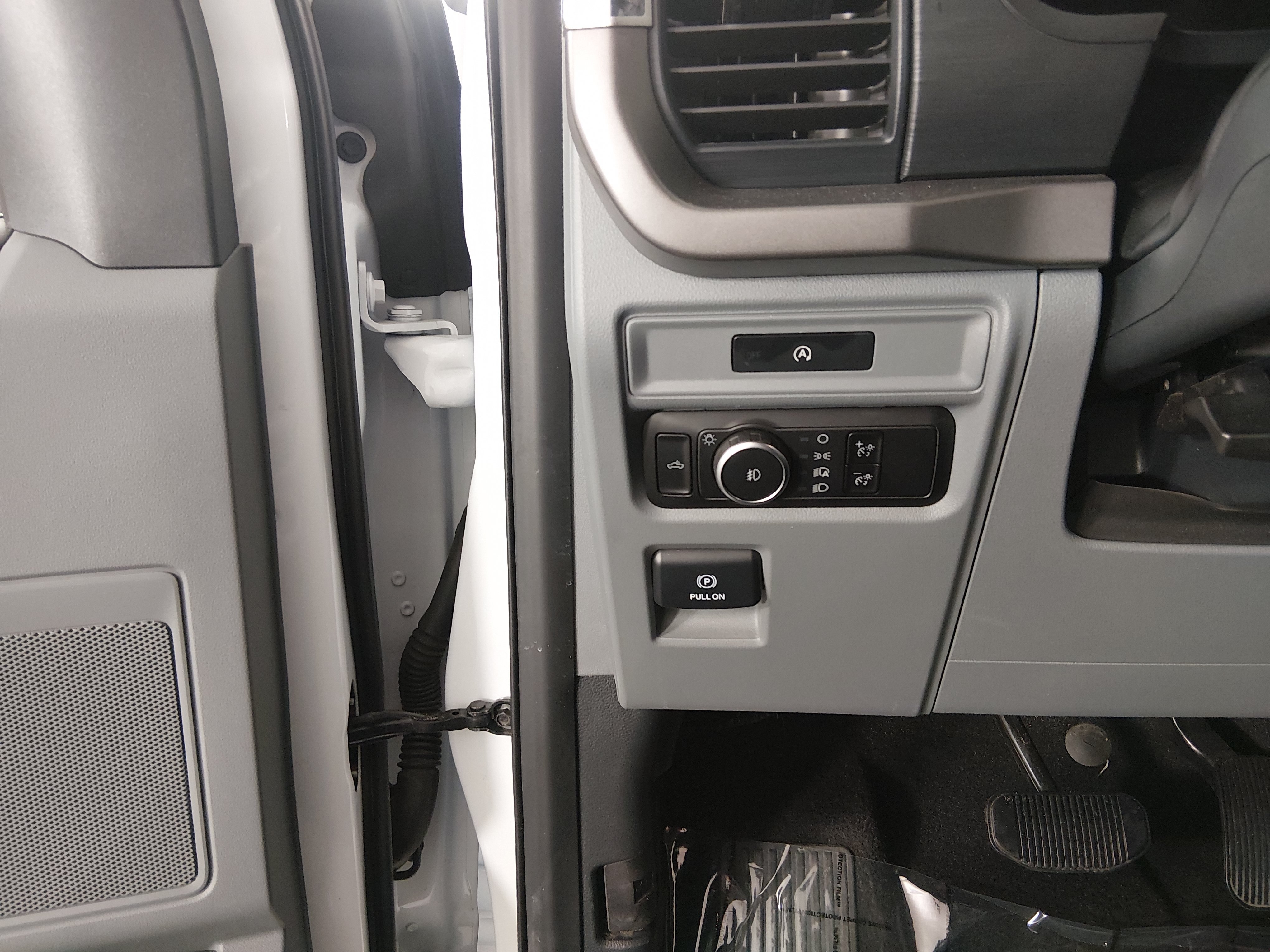 2025 Ford F-150 XLT - Photo 13