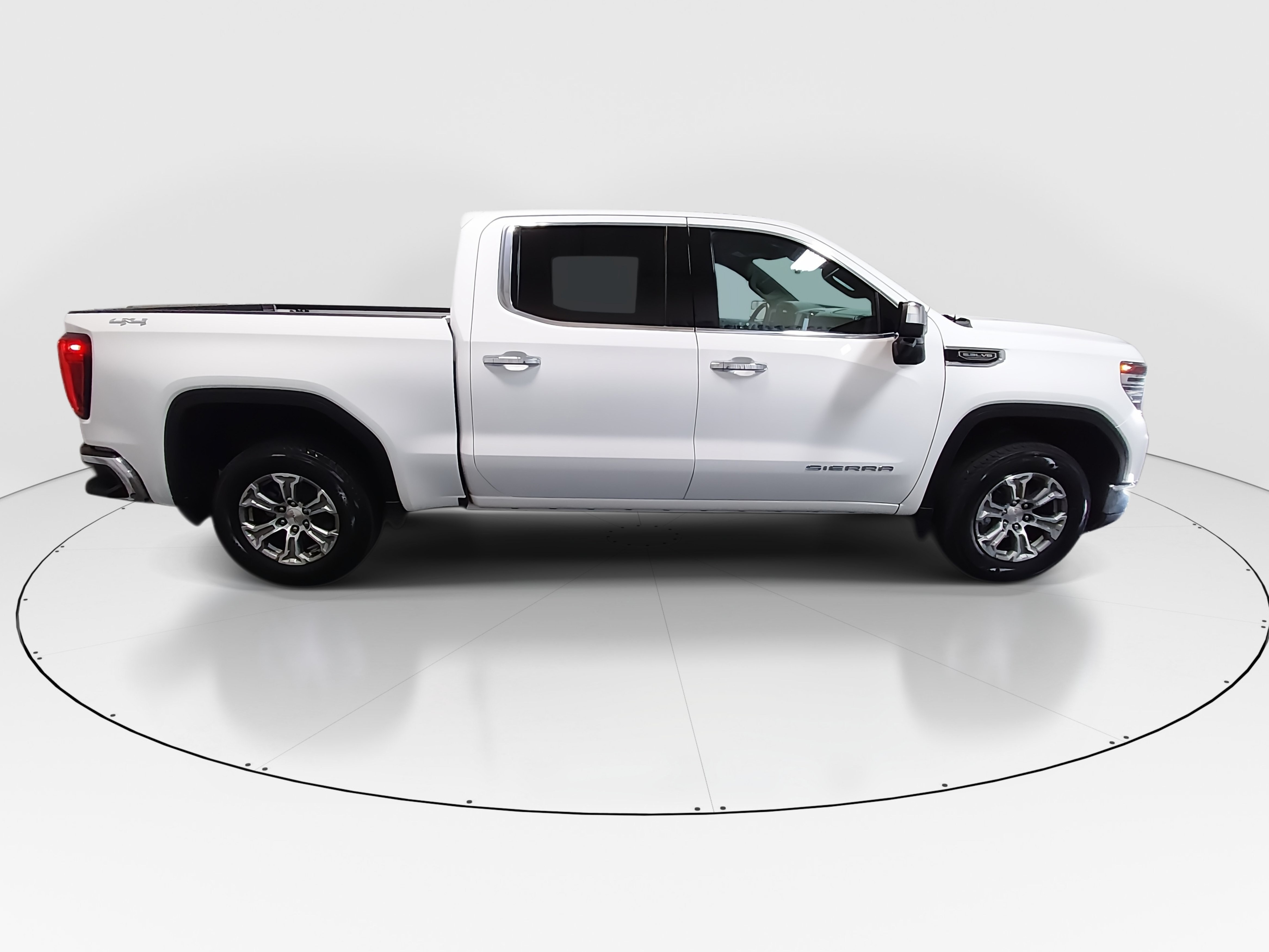 2024 GMC Sierra 1500 SLT - Photo 8