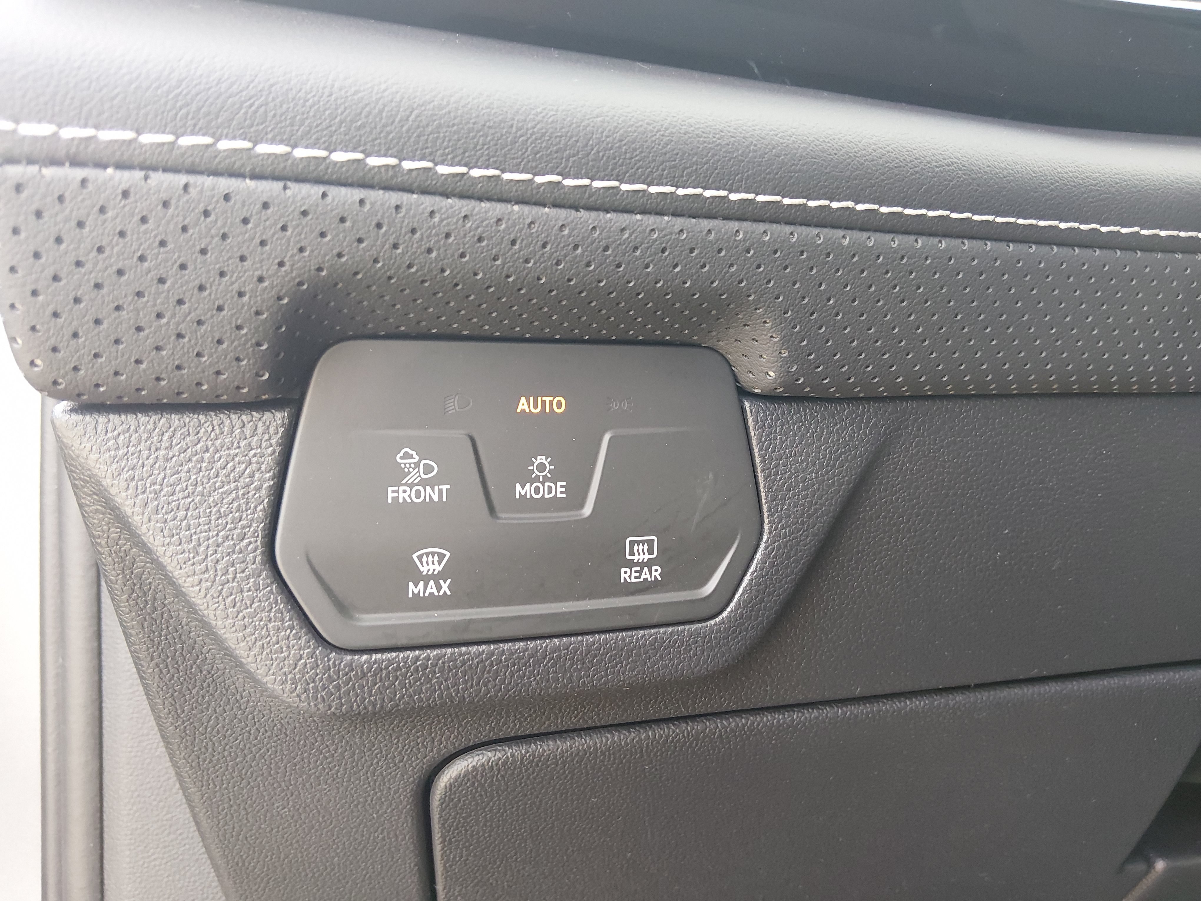 2026 Volkswagen Atlas SE w/Tech - Photo 13