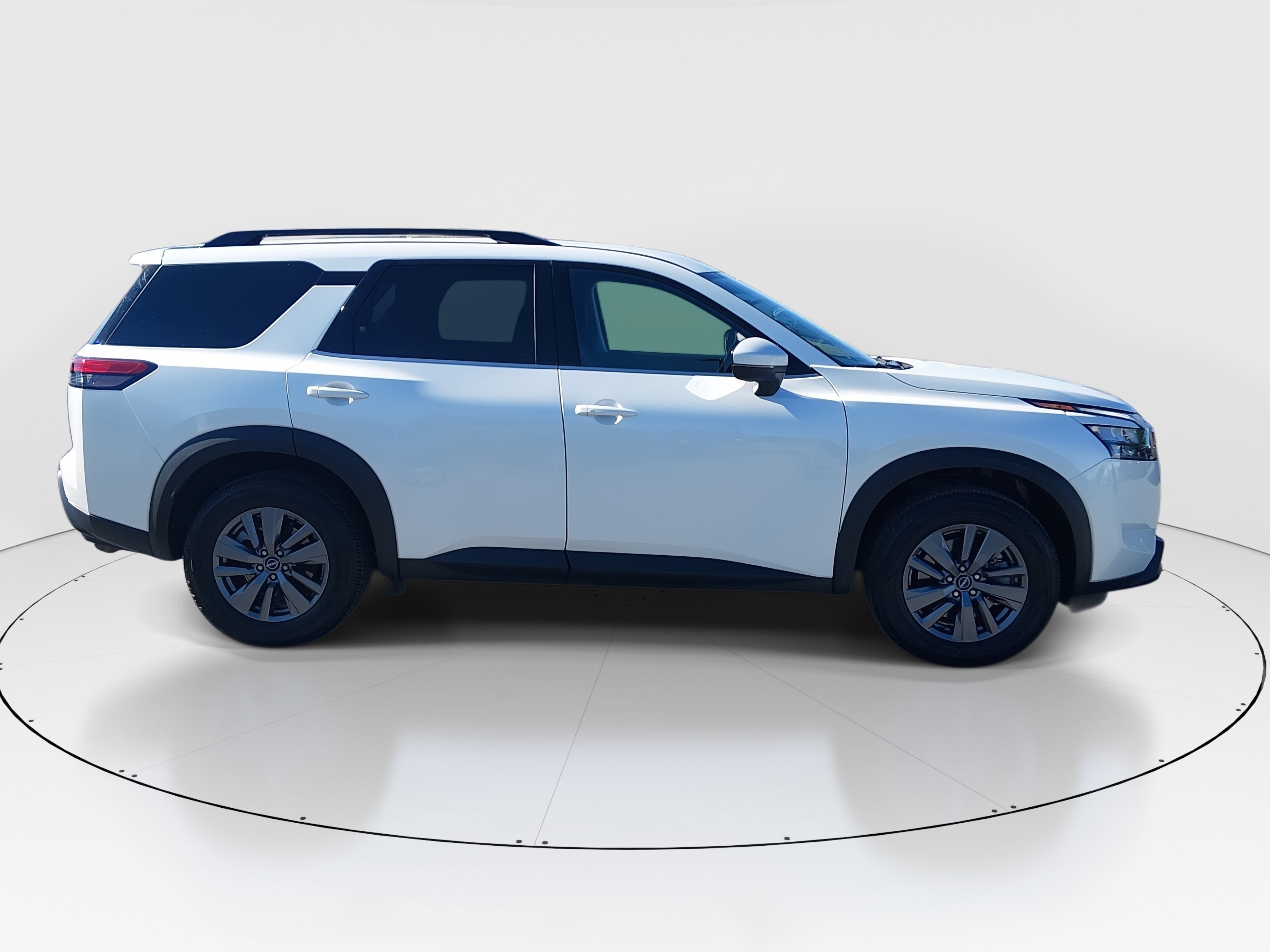 2025 Nissan Pathfinder SV - Photo 8