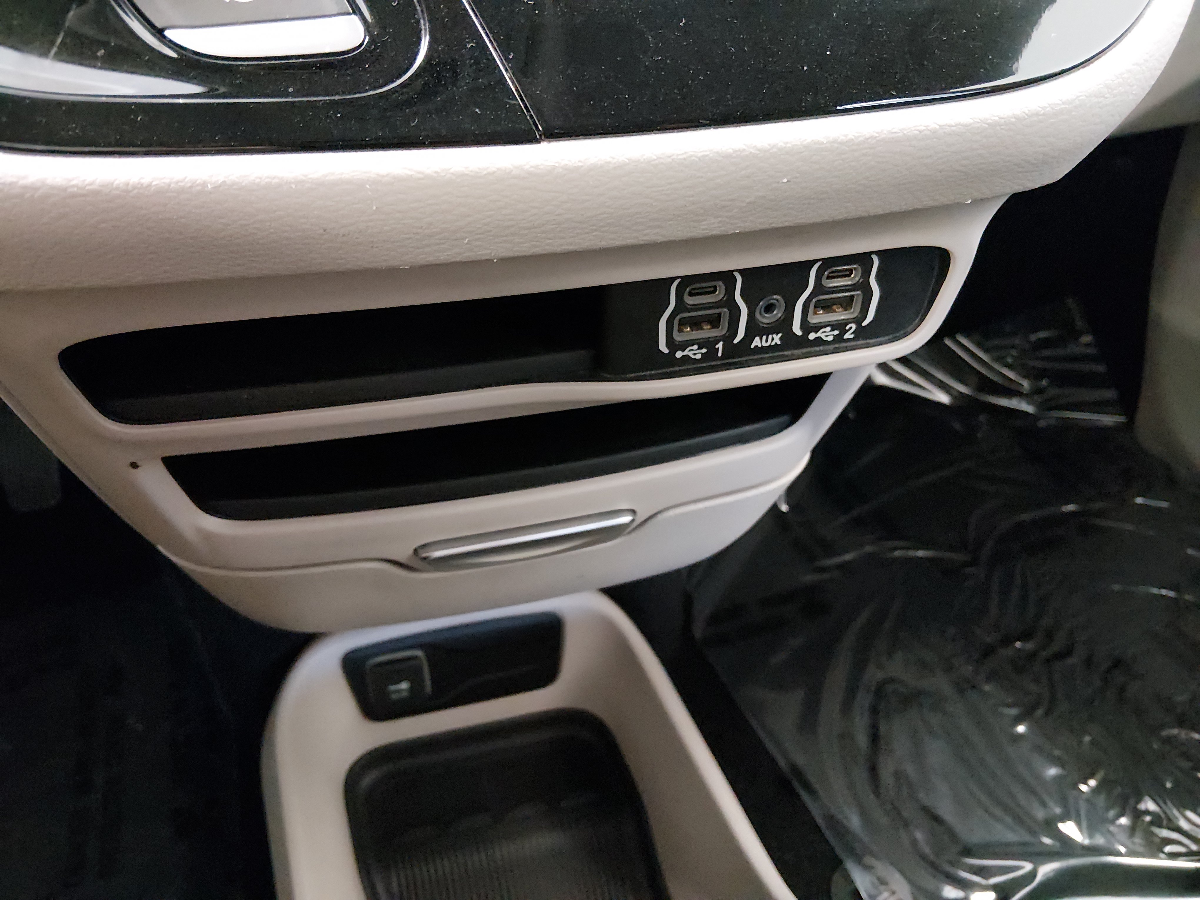 2023 Chrysler Voyager LX - Photo 19