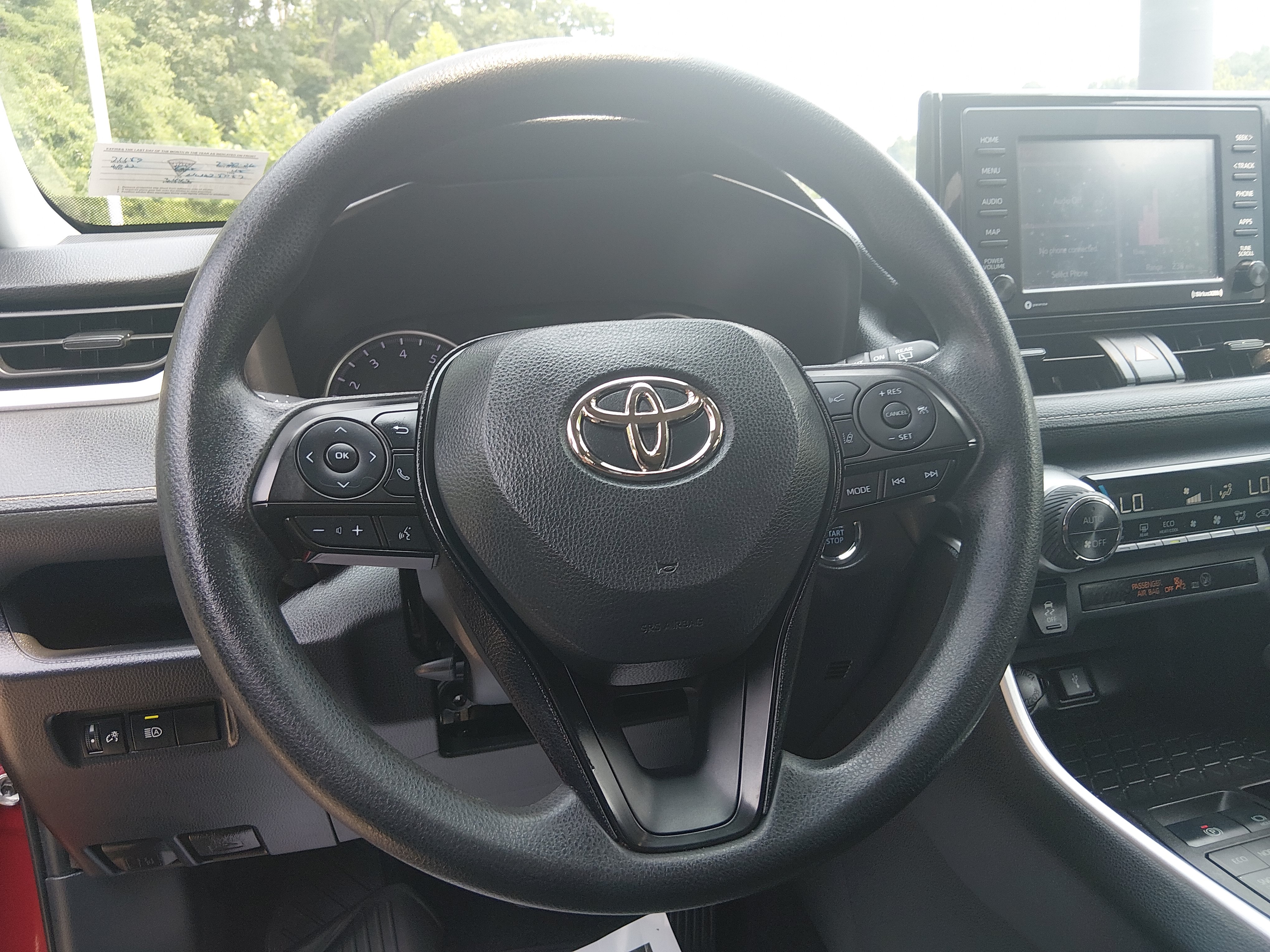 2022 Toyota RAV4 XLE - Photo 12