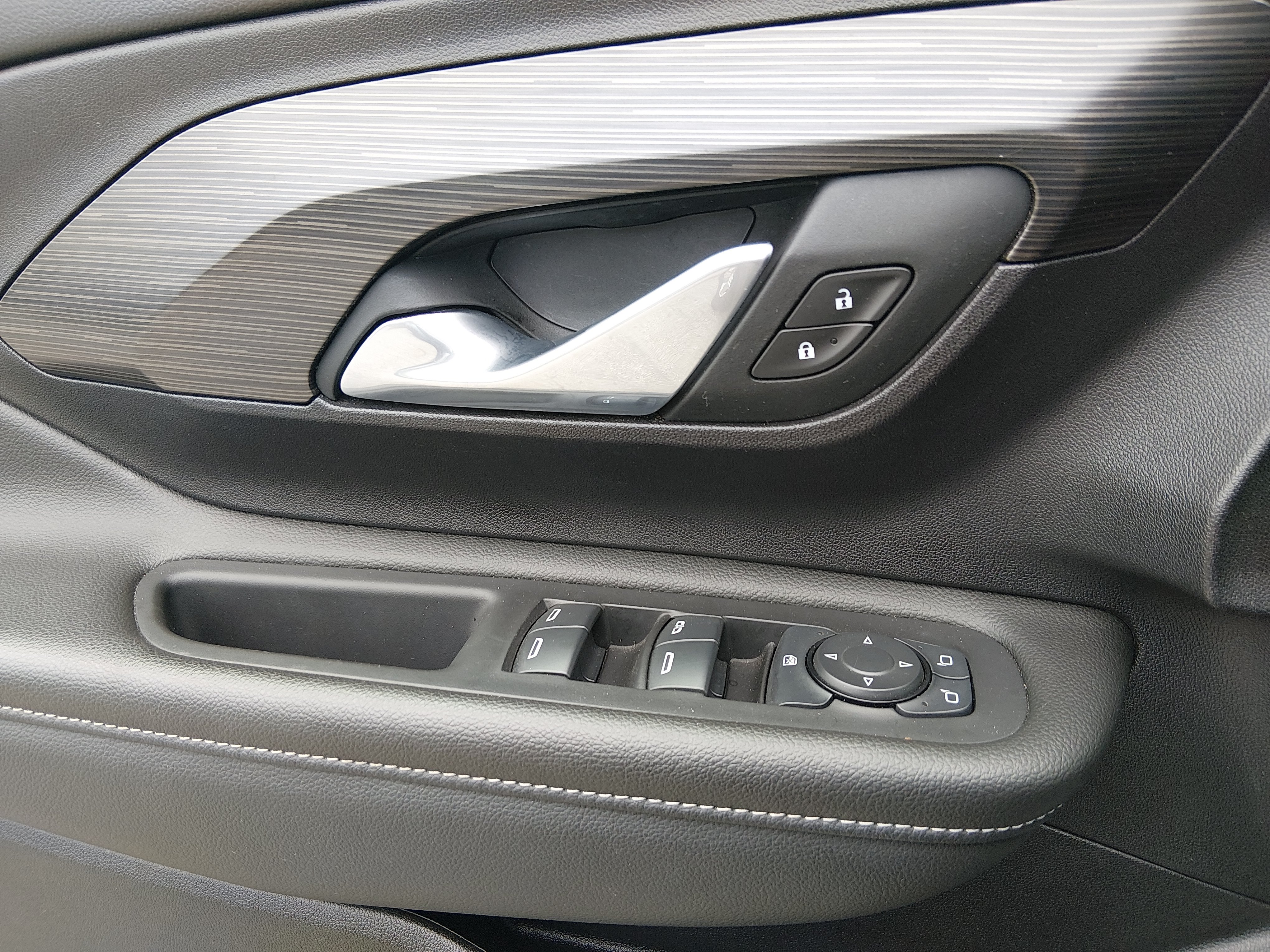 2024 GMC Terrain SLE - Photo 18