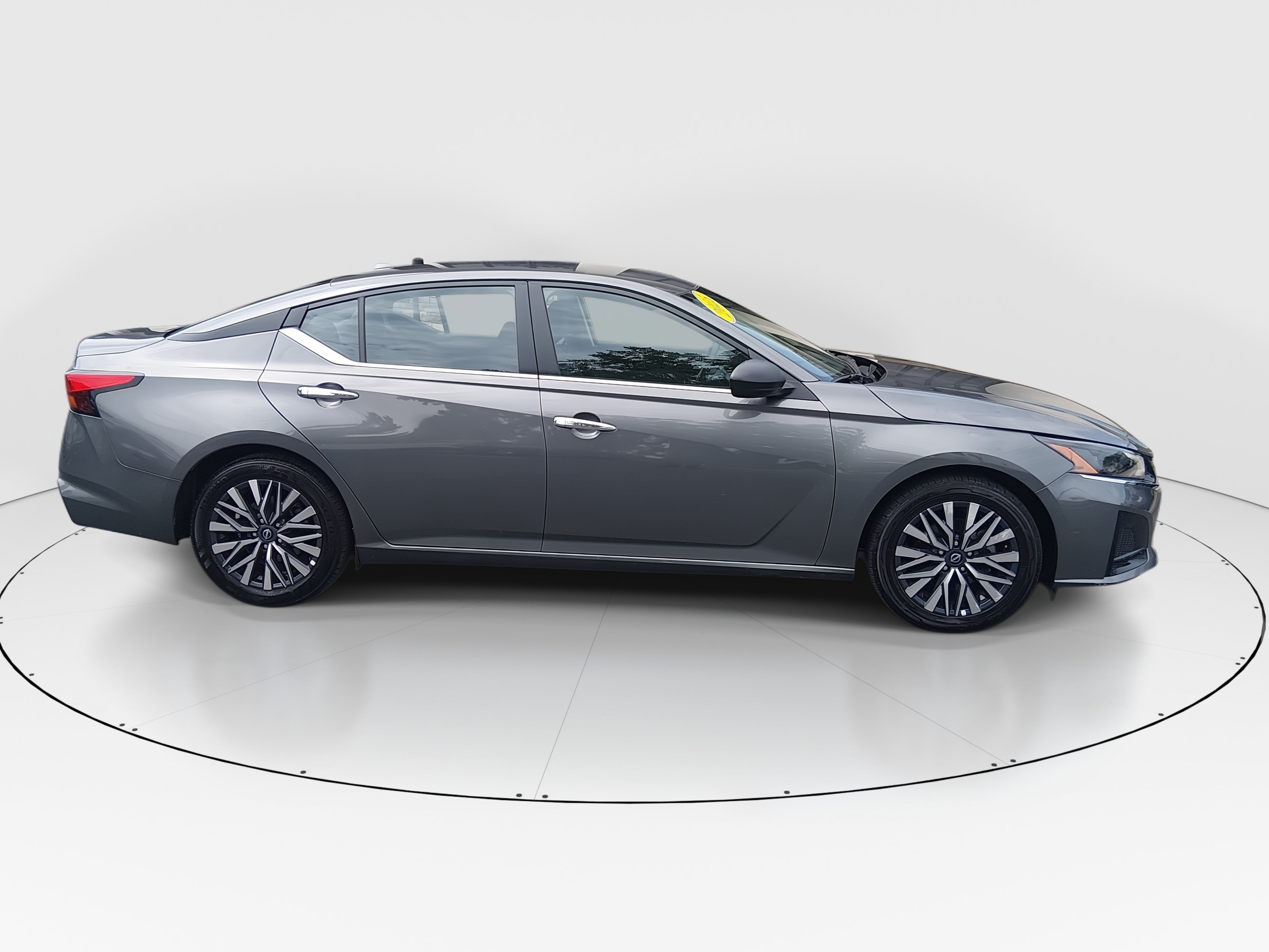 2025 Nissan Altima SV - Photo 8