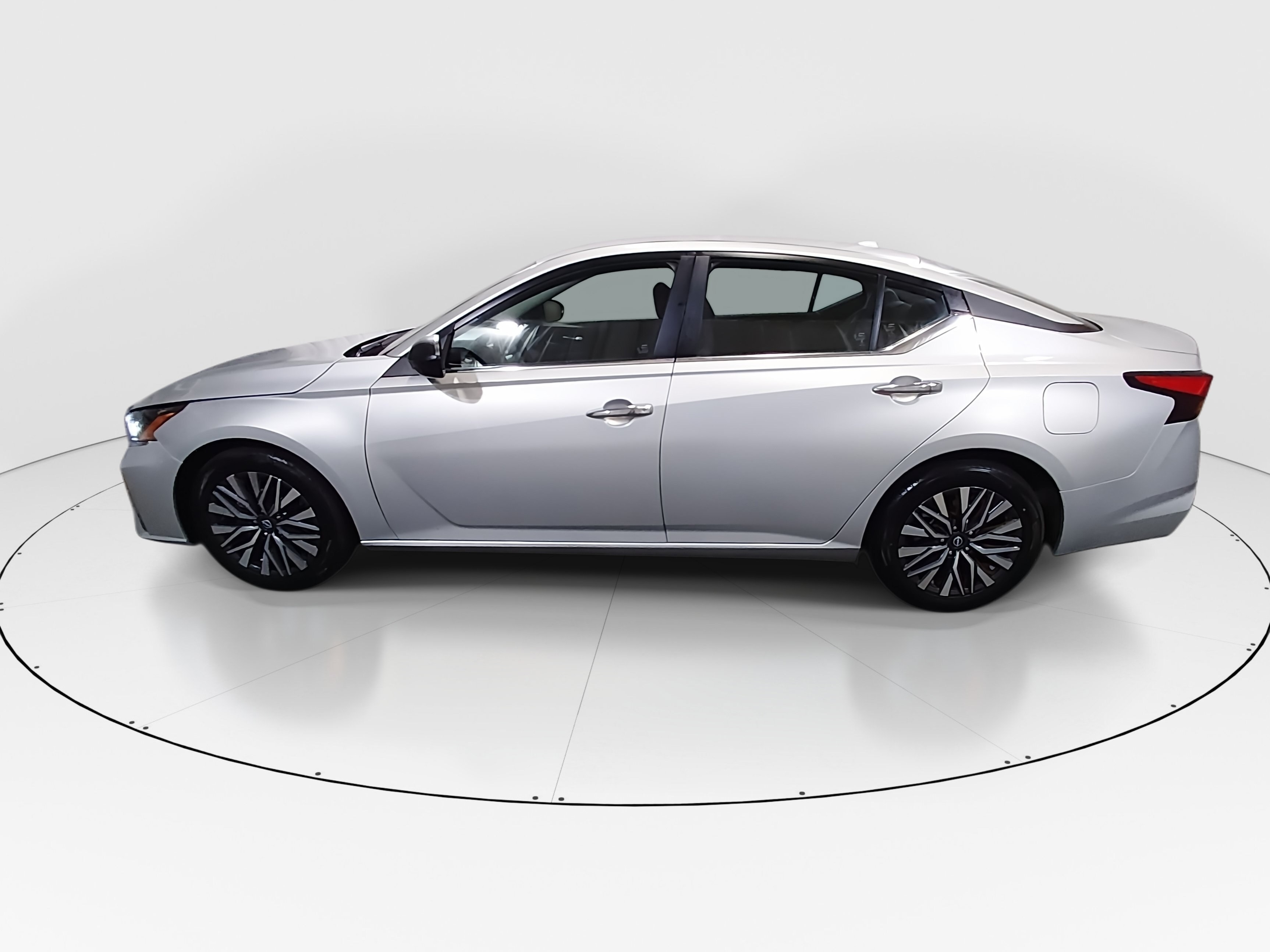 2024 Nissan Altima SV - Photo 4