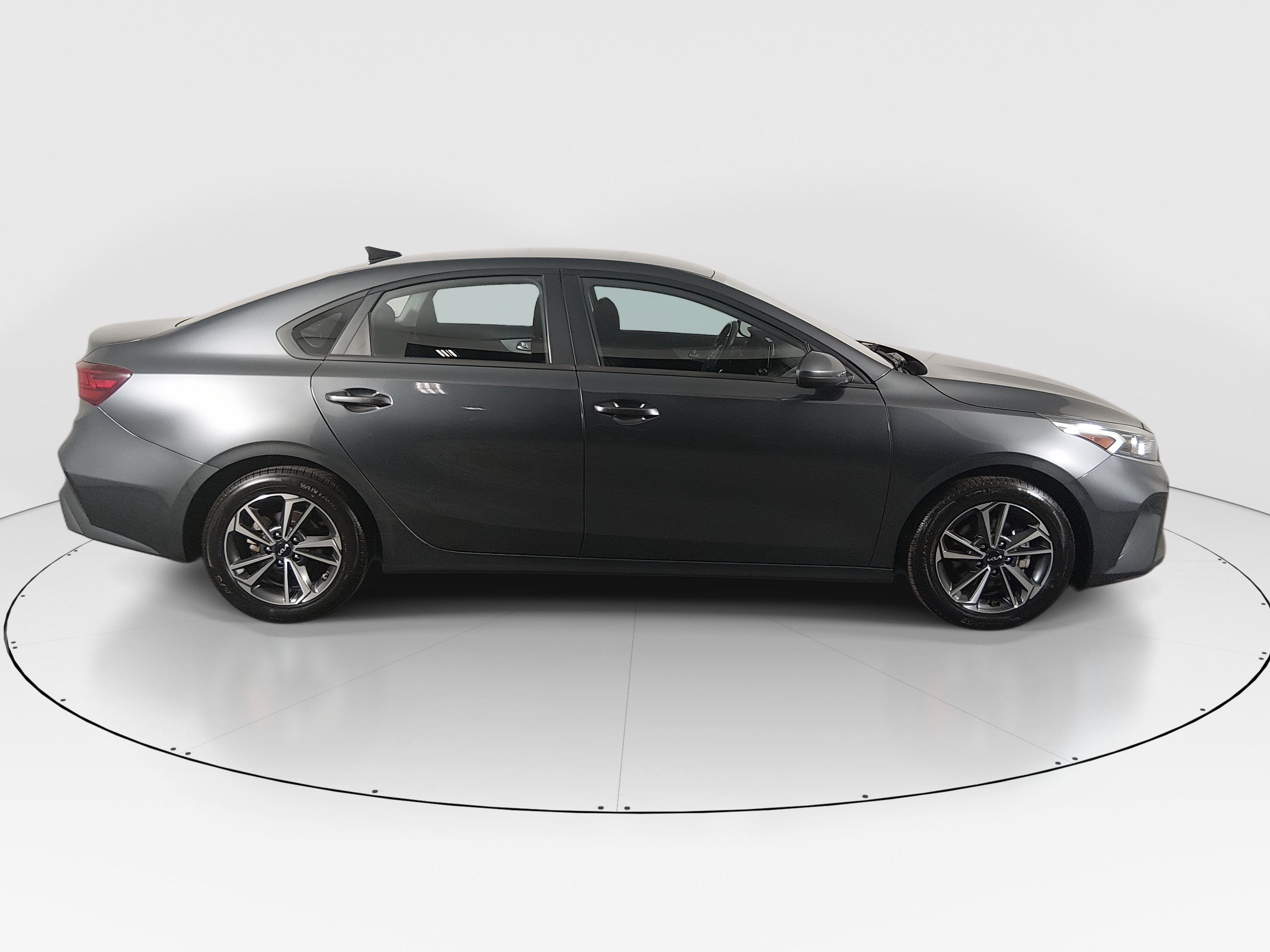 2024 Kia Forte LXS - Photo 8