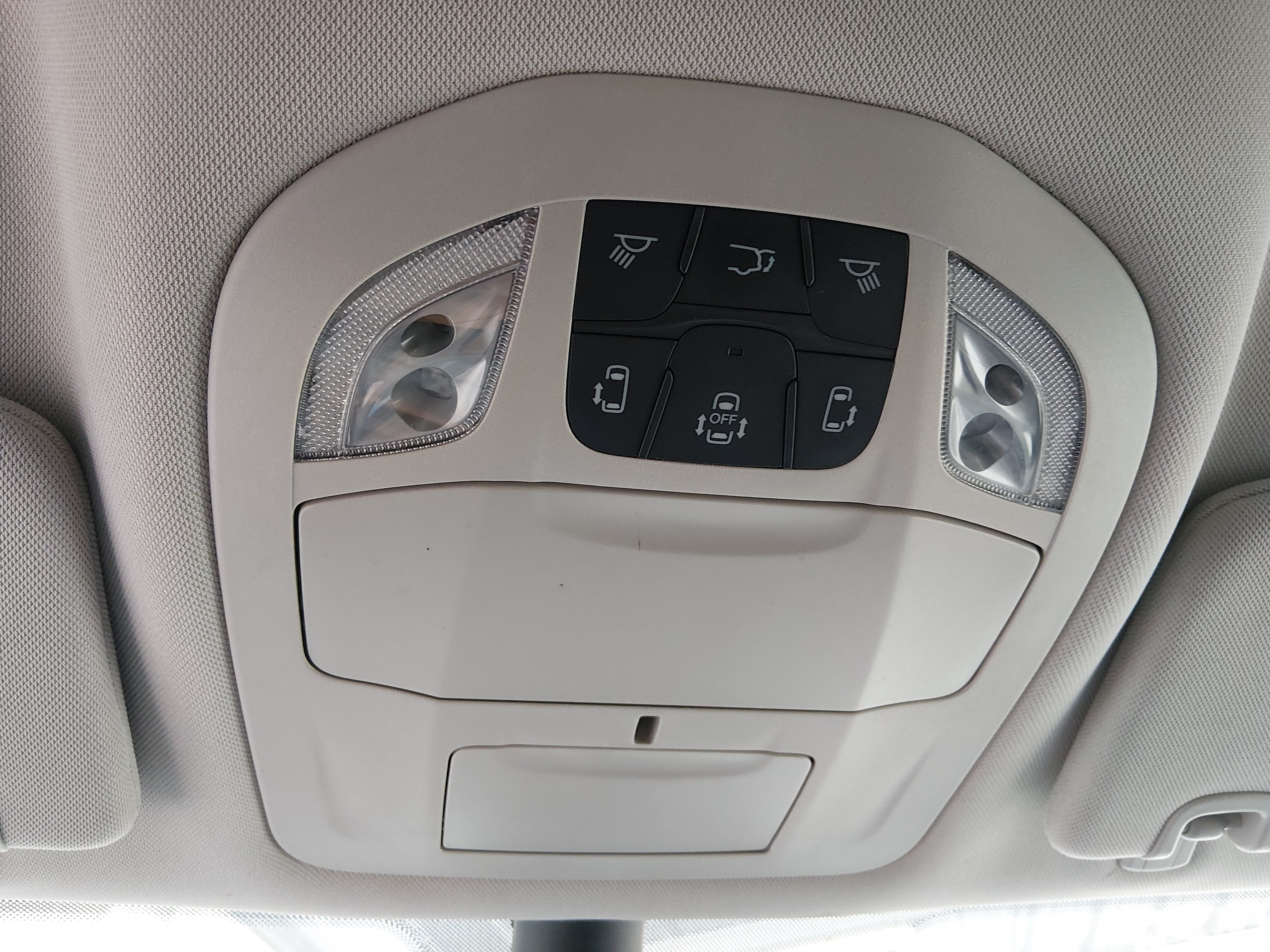 2024 Chrysler Voyager LX - Photo 23