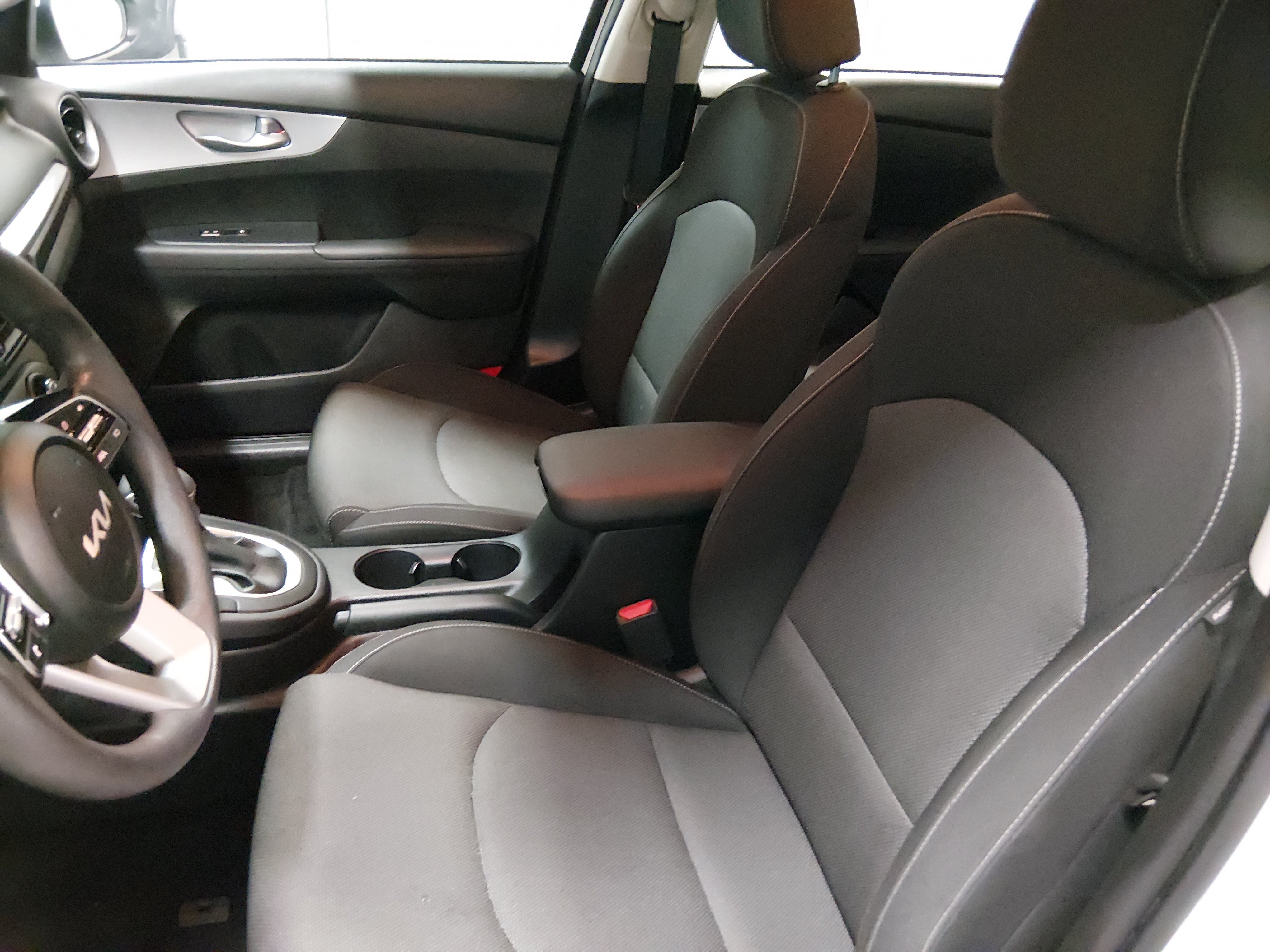 2024 Kia Forte LXS - Photo 22