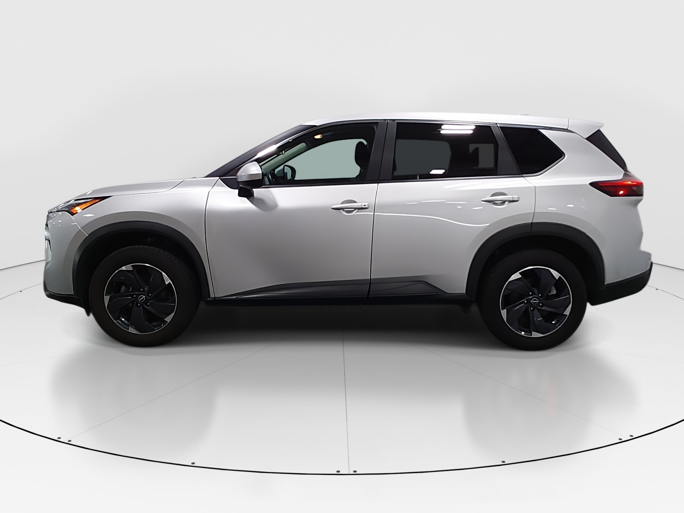 2024 Nissan Rogue SV - Photo 4