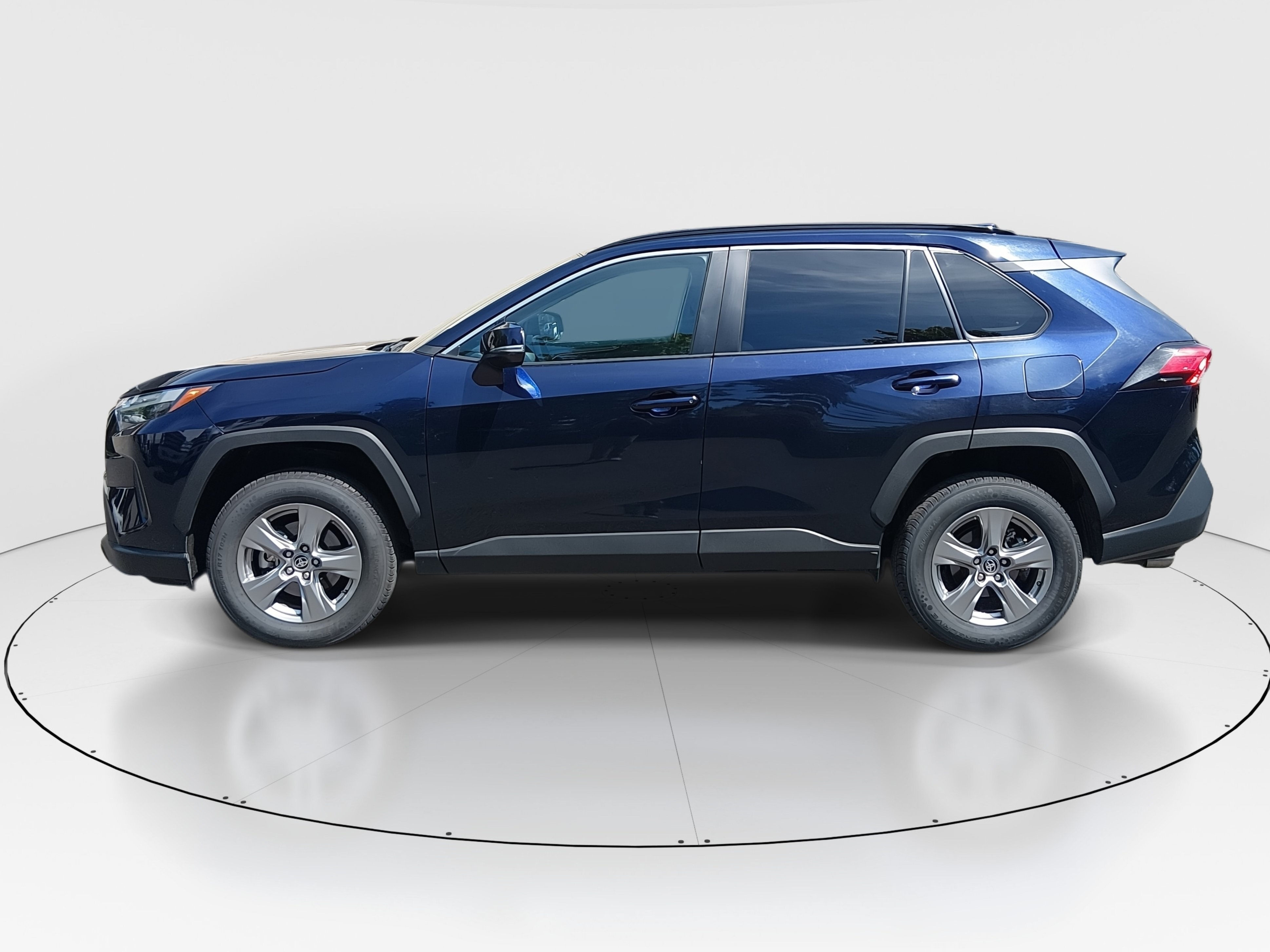 2024 Toyota RAV4 XLE - Photo 4