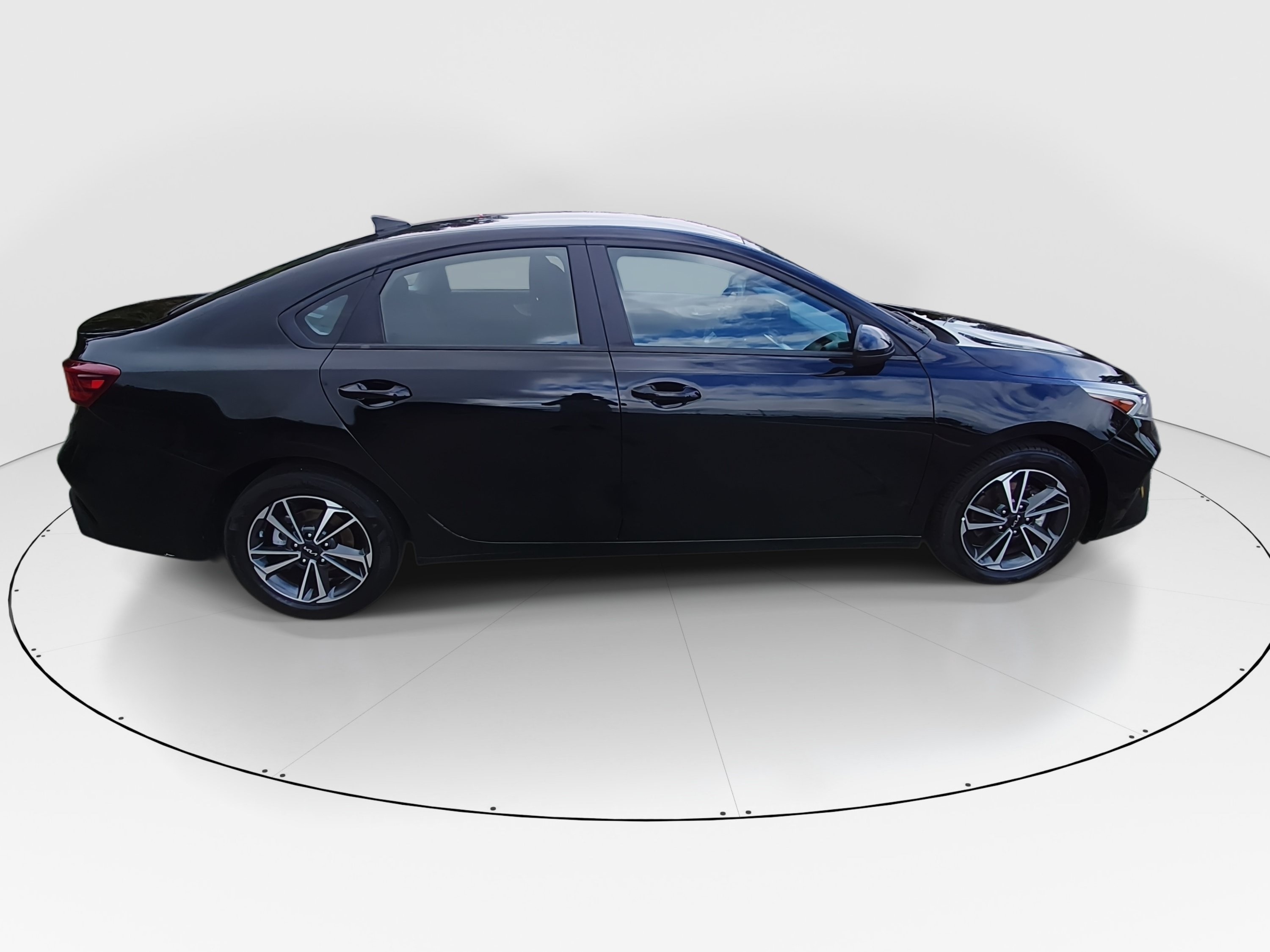 2024 Kia Forte LXS - Photo 8