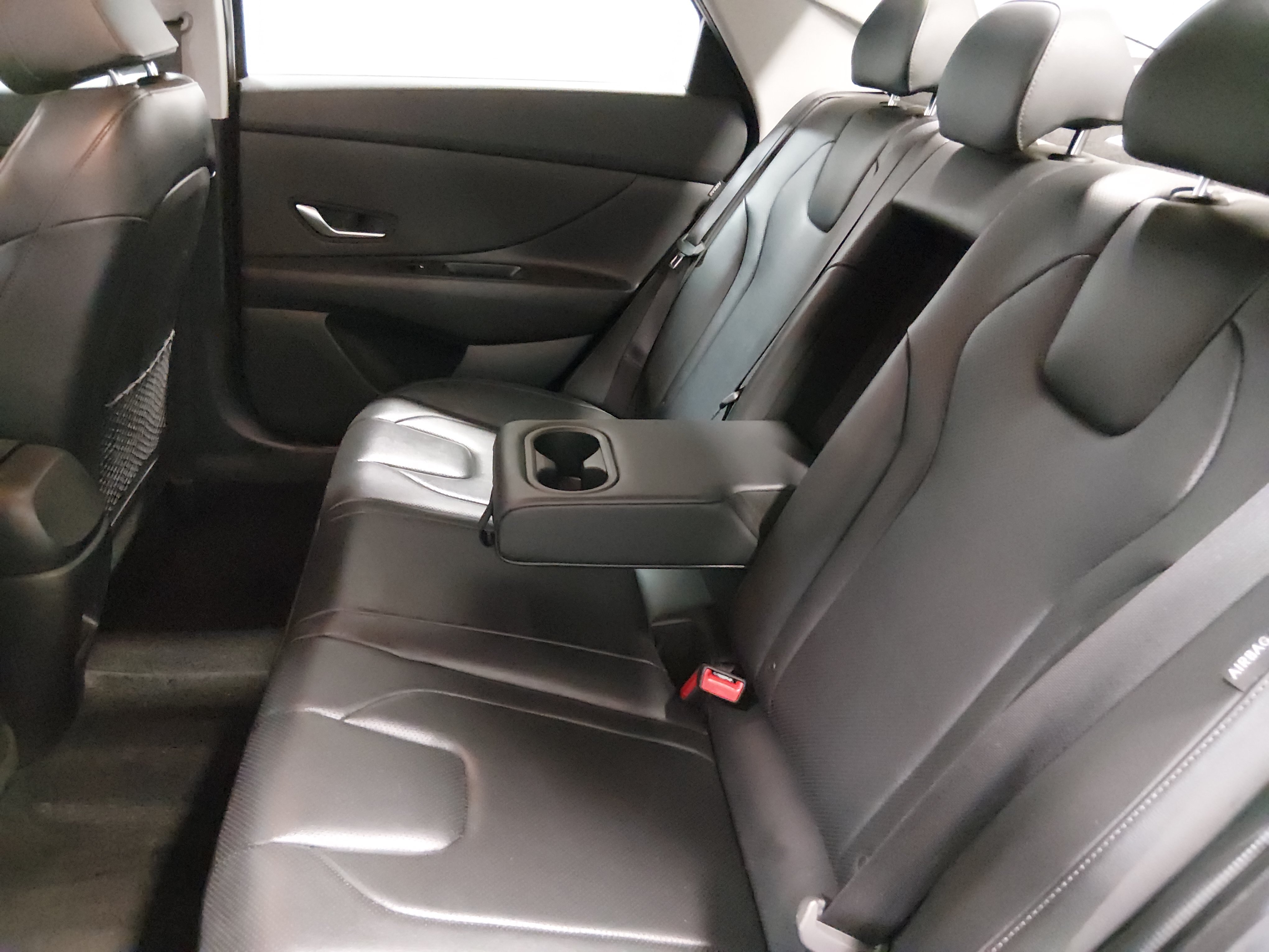 2024 Hyundai Elantra Limited - Photo 28
