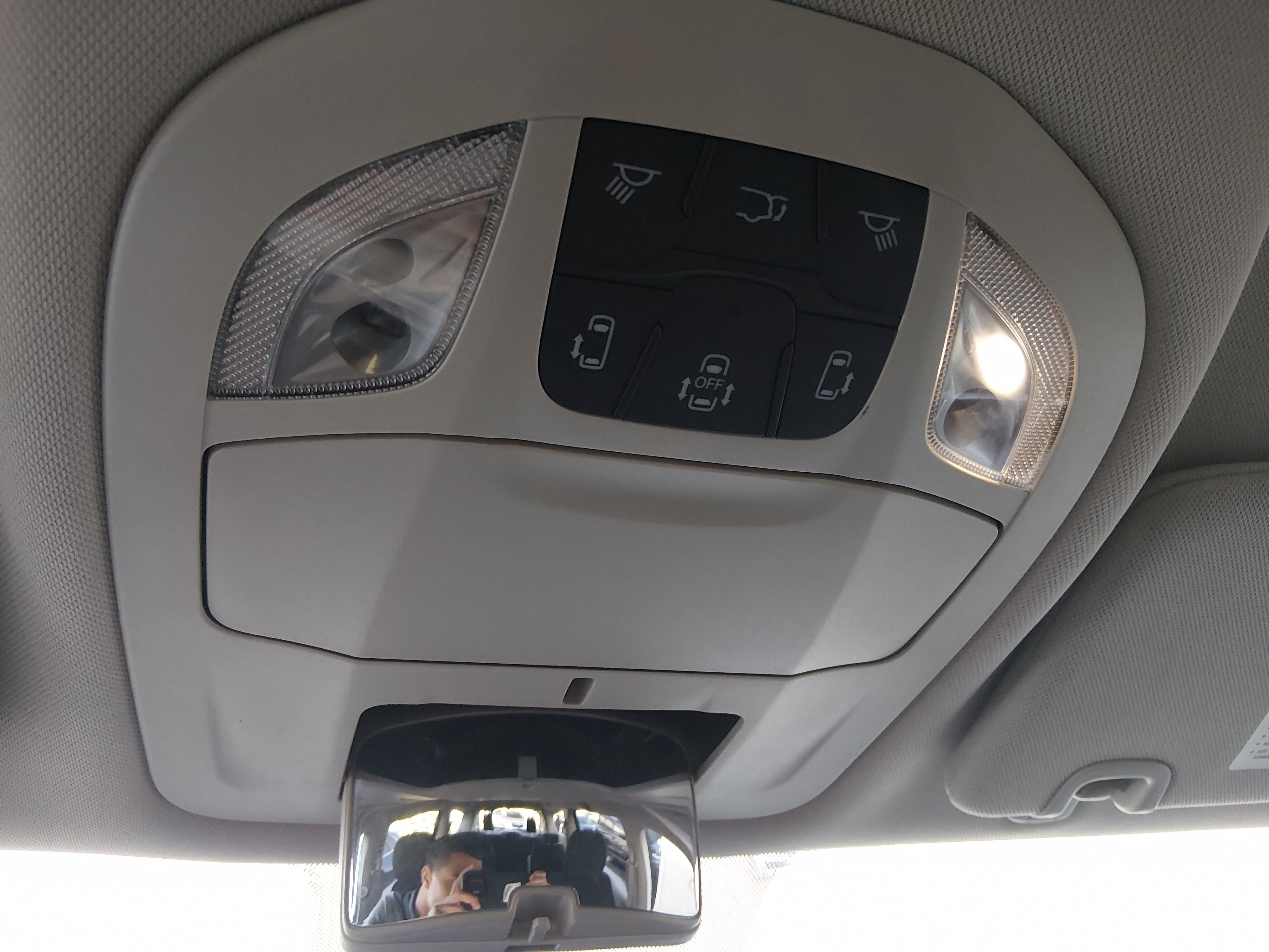 2023 Chrysler Voyager LX - Photo 19