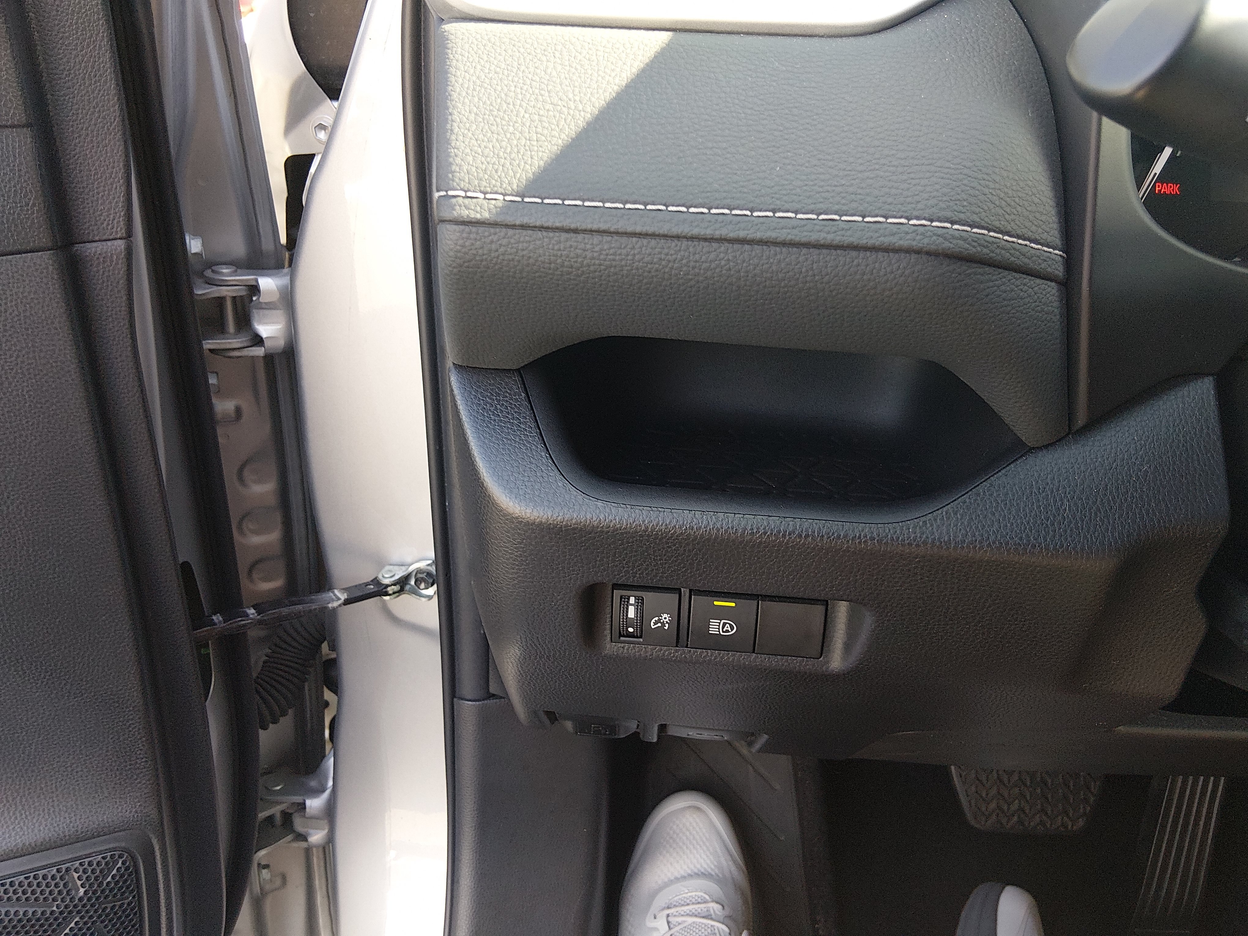 2024 Toyota RAV4 XLE - Photo 13