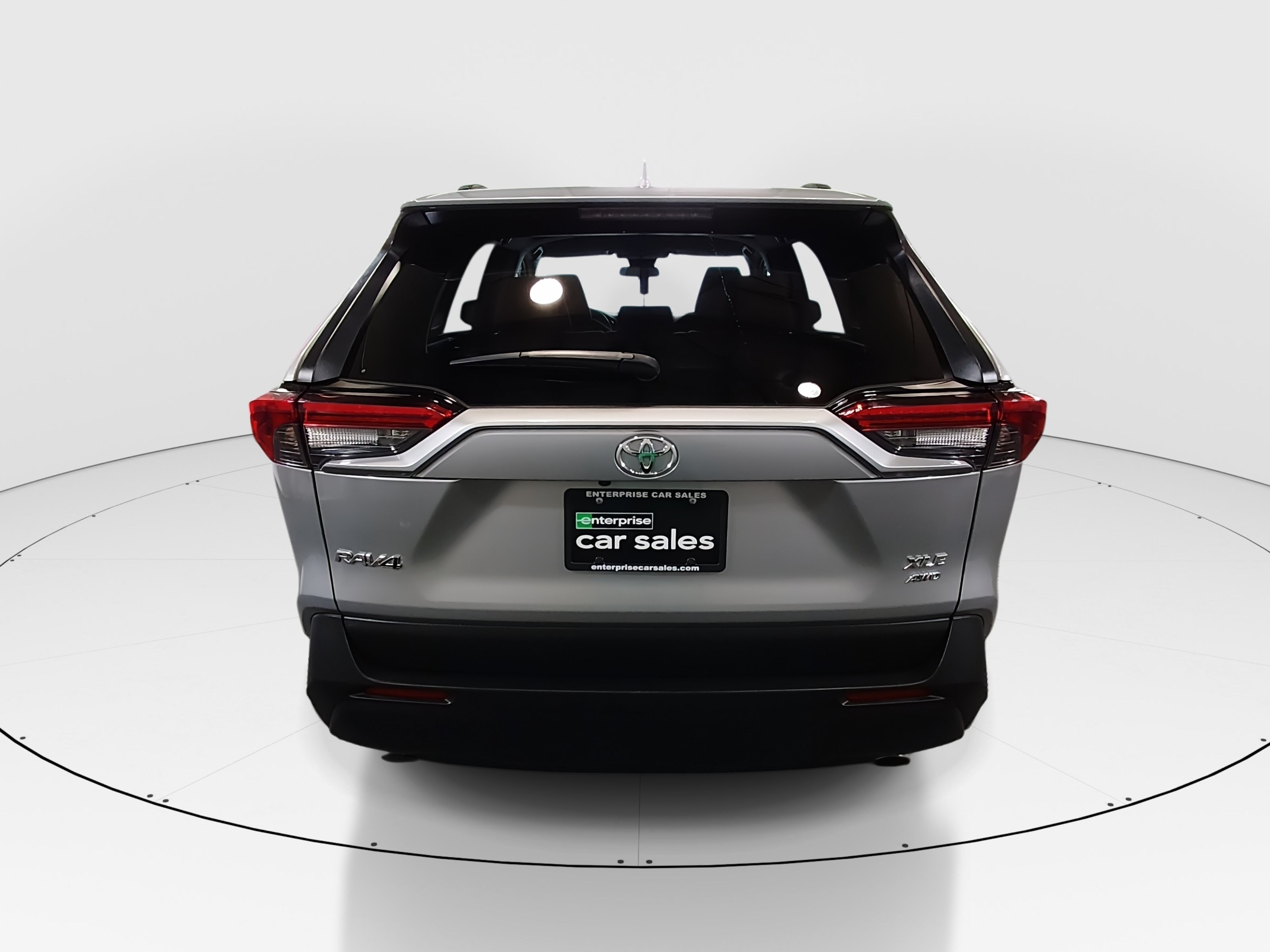 2025 Toyota RAV4 XLE - Photo 6