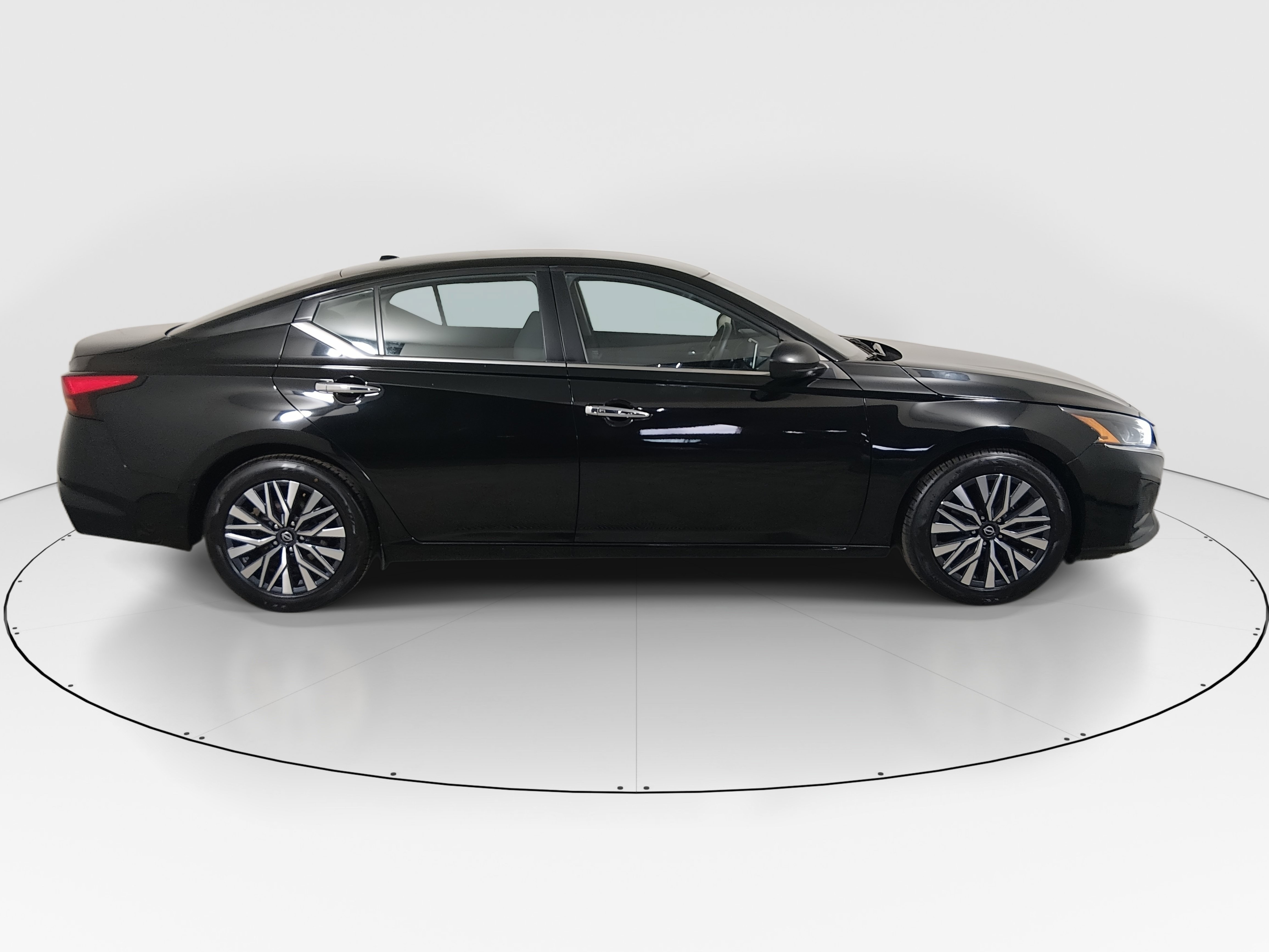 2024 Nissan Altima SV - Photo 8