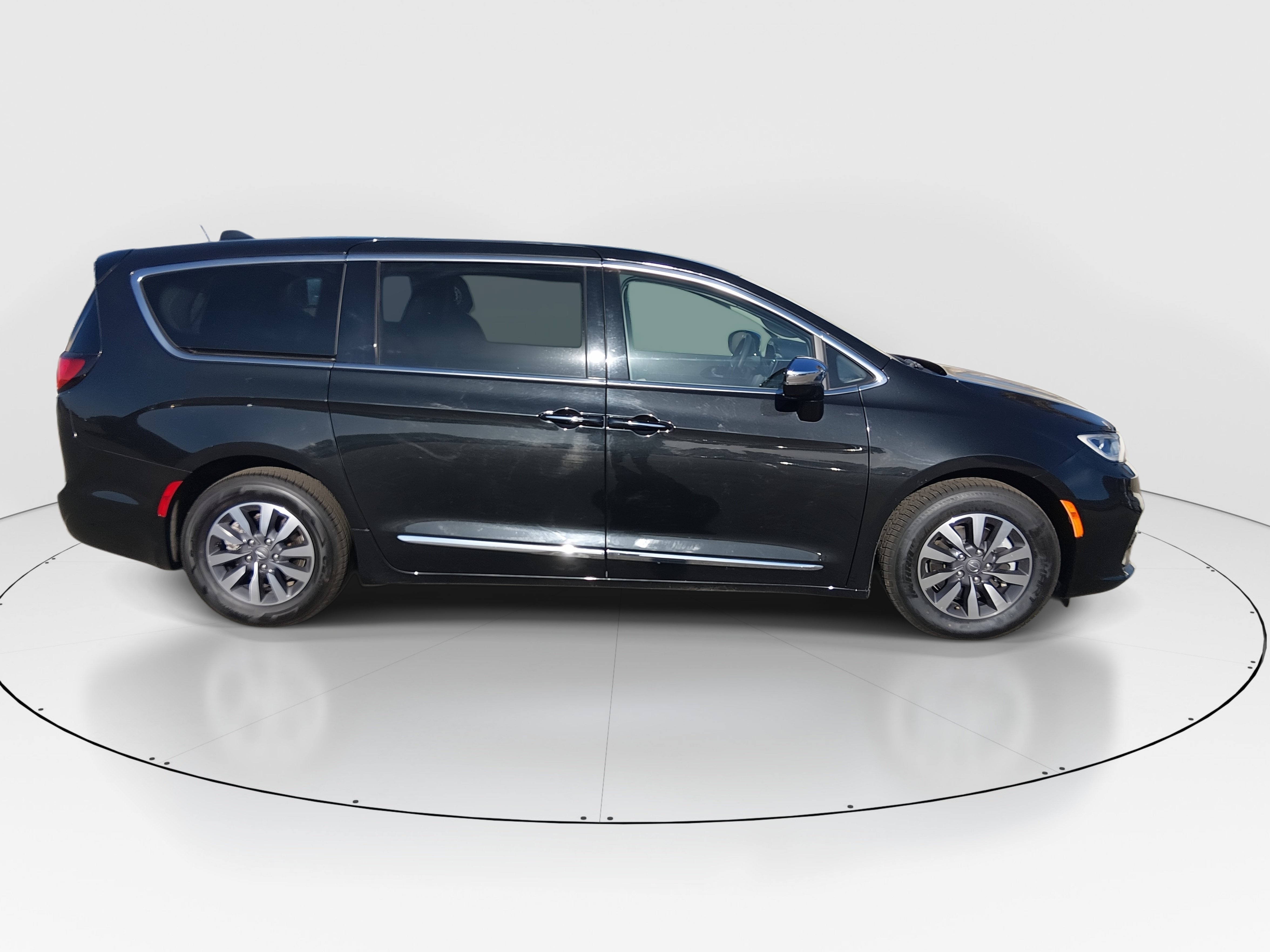 2023 Chrysler Pacifica Hybrid Limited - Photo 8
