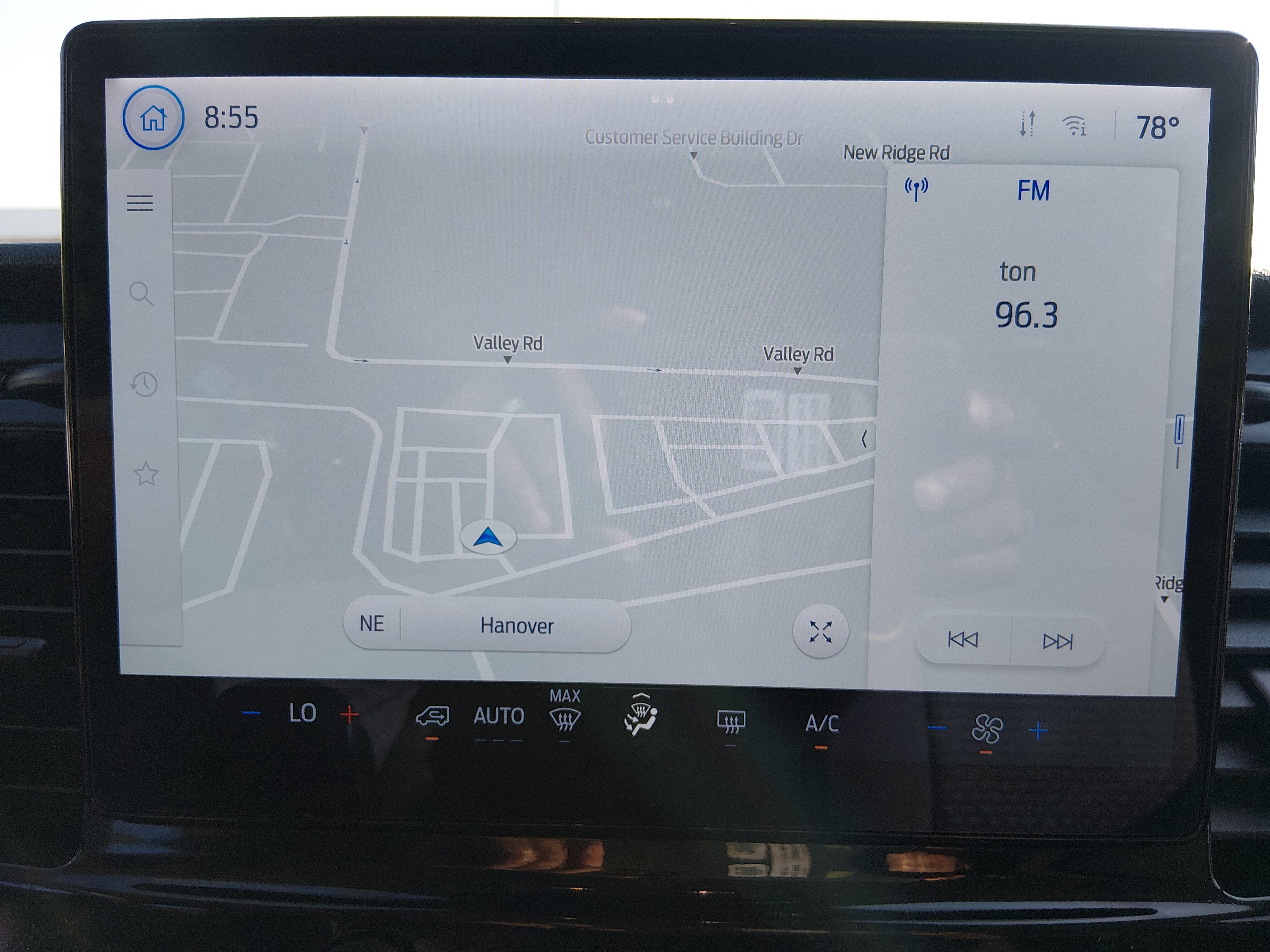 2024 Ford Transit Passenger Van XLT - Photo 17