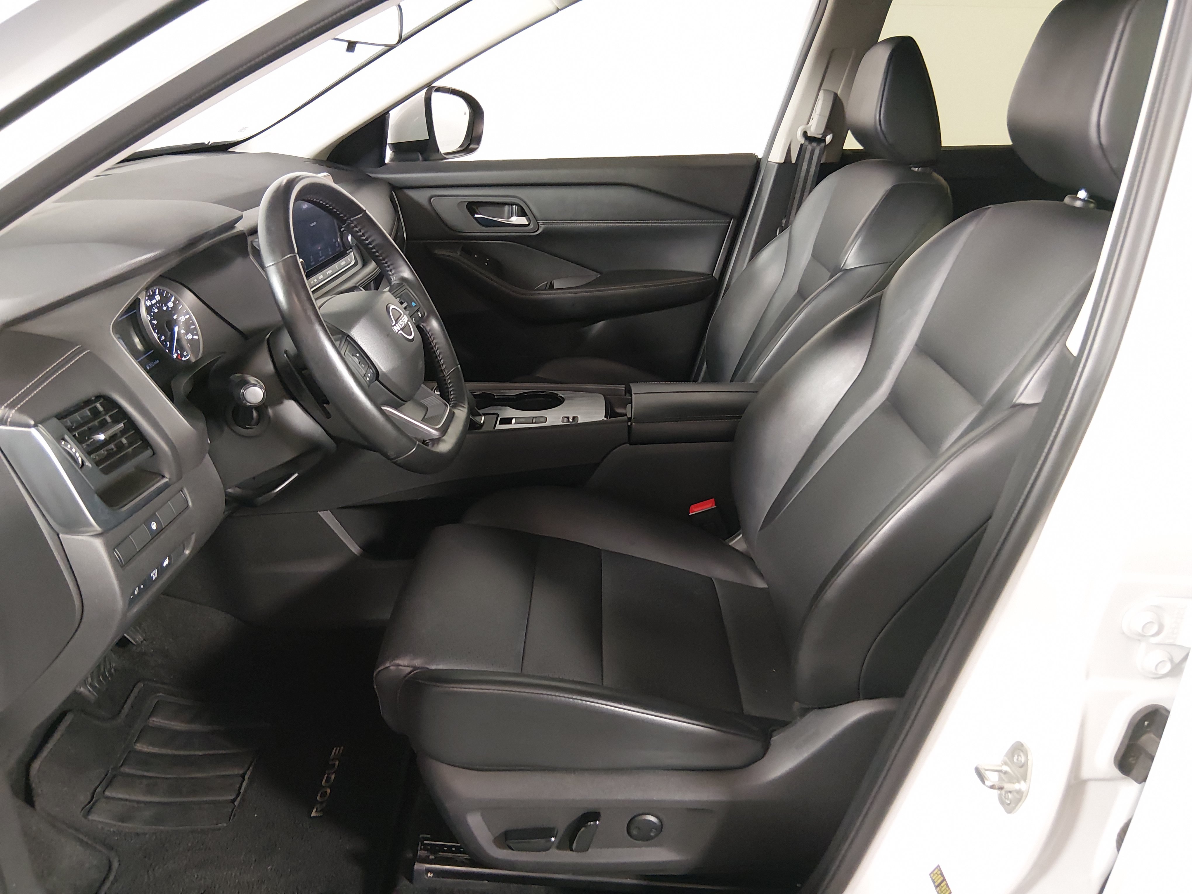 2025 Nissan Rogue SV - Photo 21
