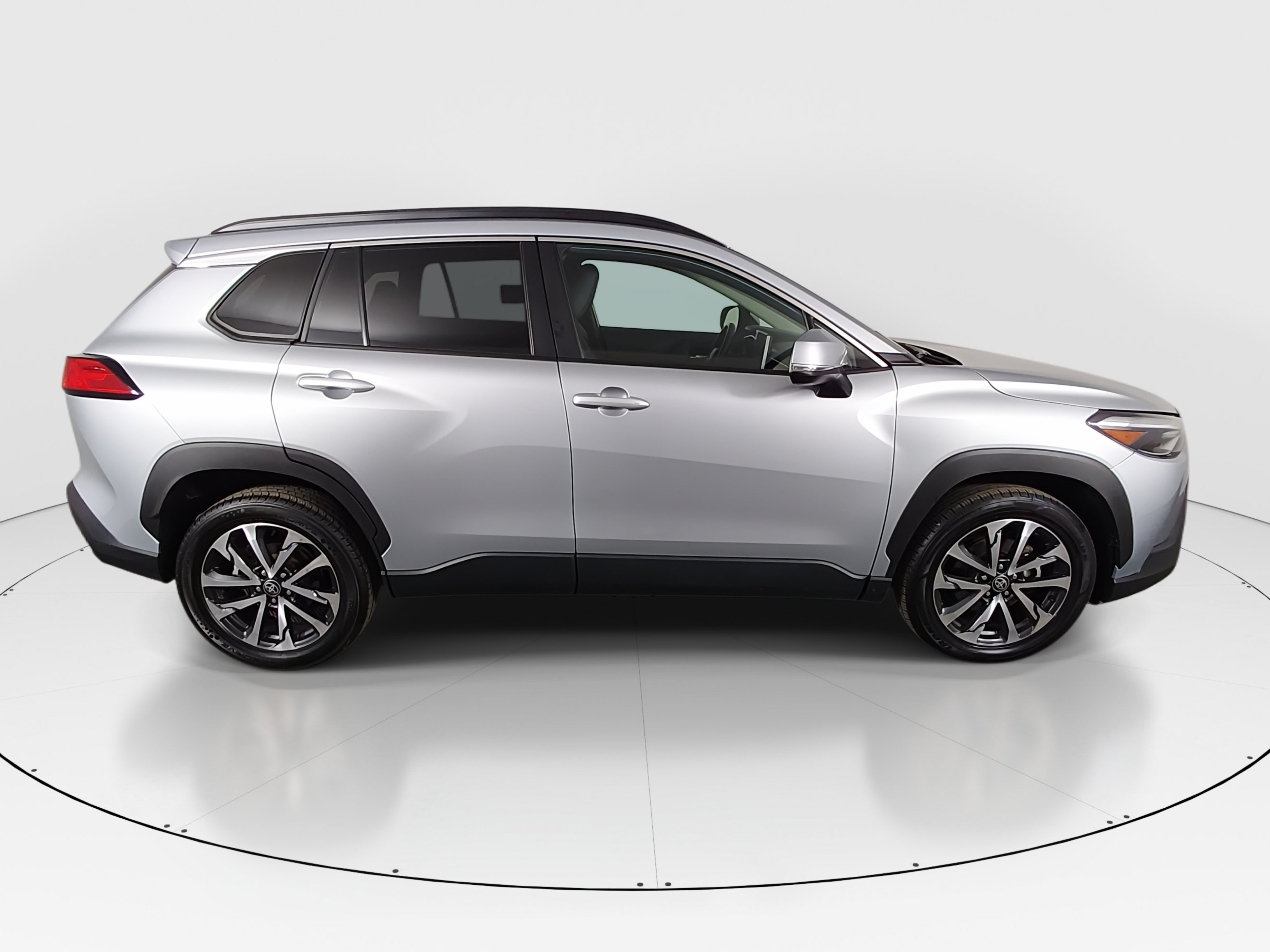 2024 Toyota Corolla Cross XLE - Photo 8