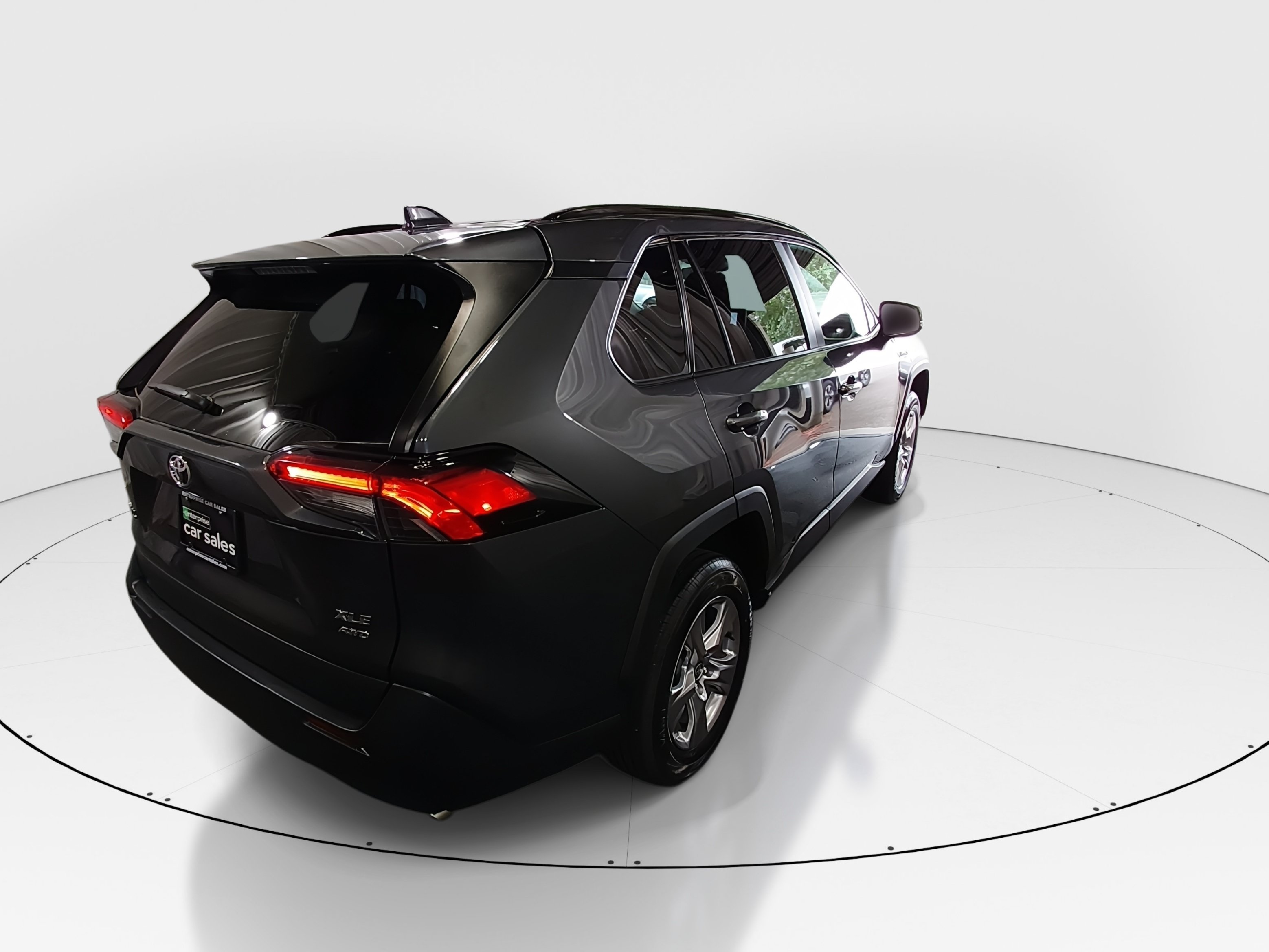 2025 Toyota RAV4 XLE - Photo 7