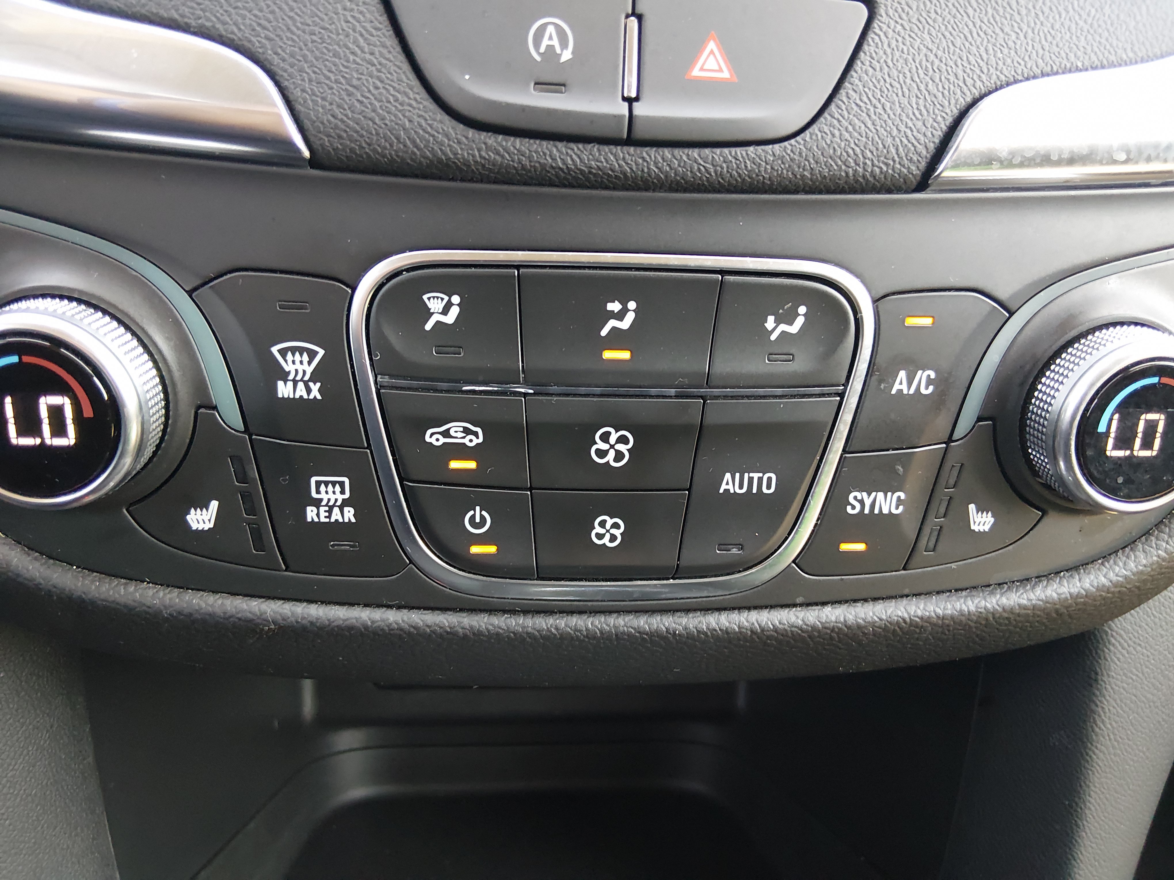2024 Chevrolet Equinox LT - Photo 18