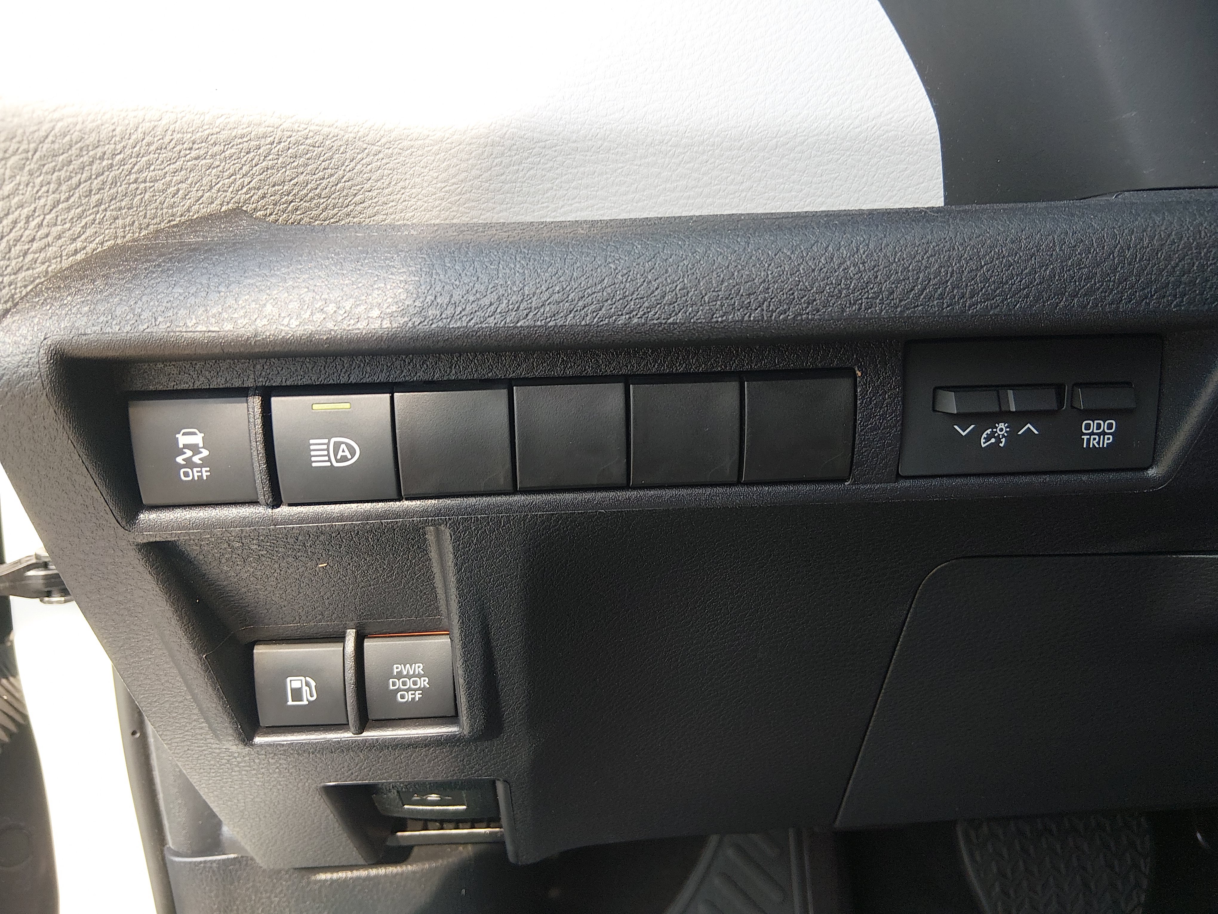 2025 Toyota Sienna XLE - Photo 13
