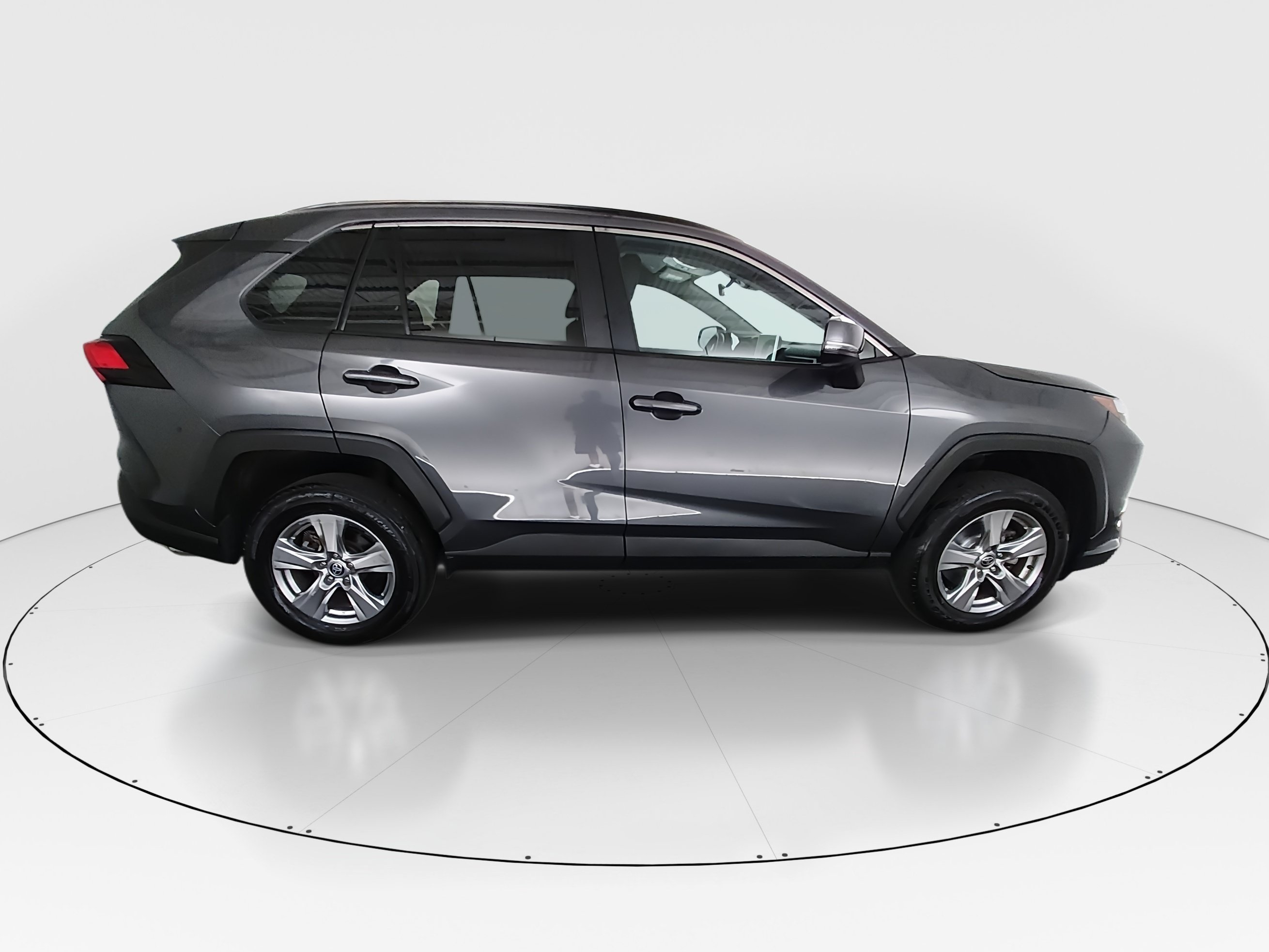 2024 Toyota RAV4 XLE - Photo 8
