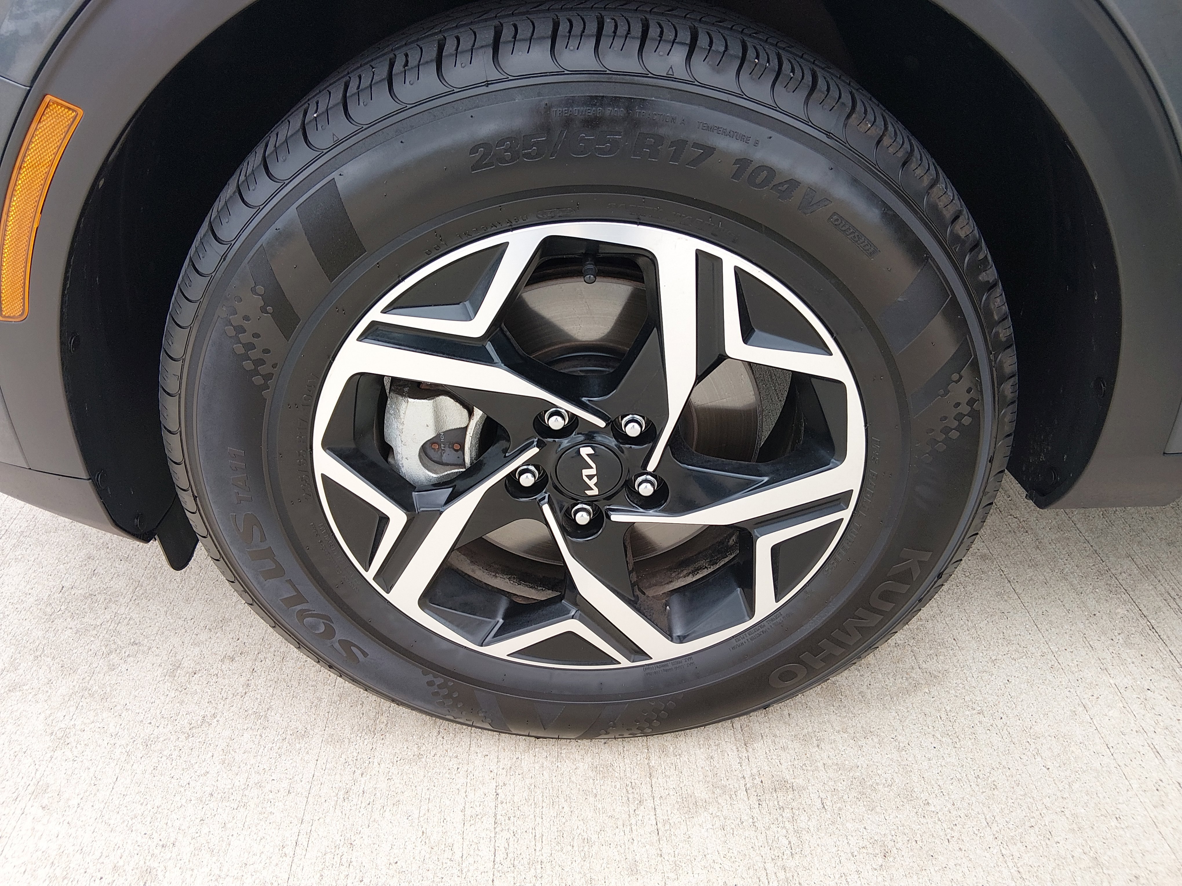 2025 Kia Sportage LX - Photo 10