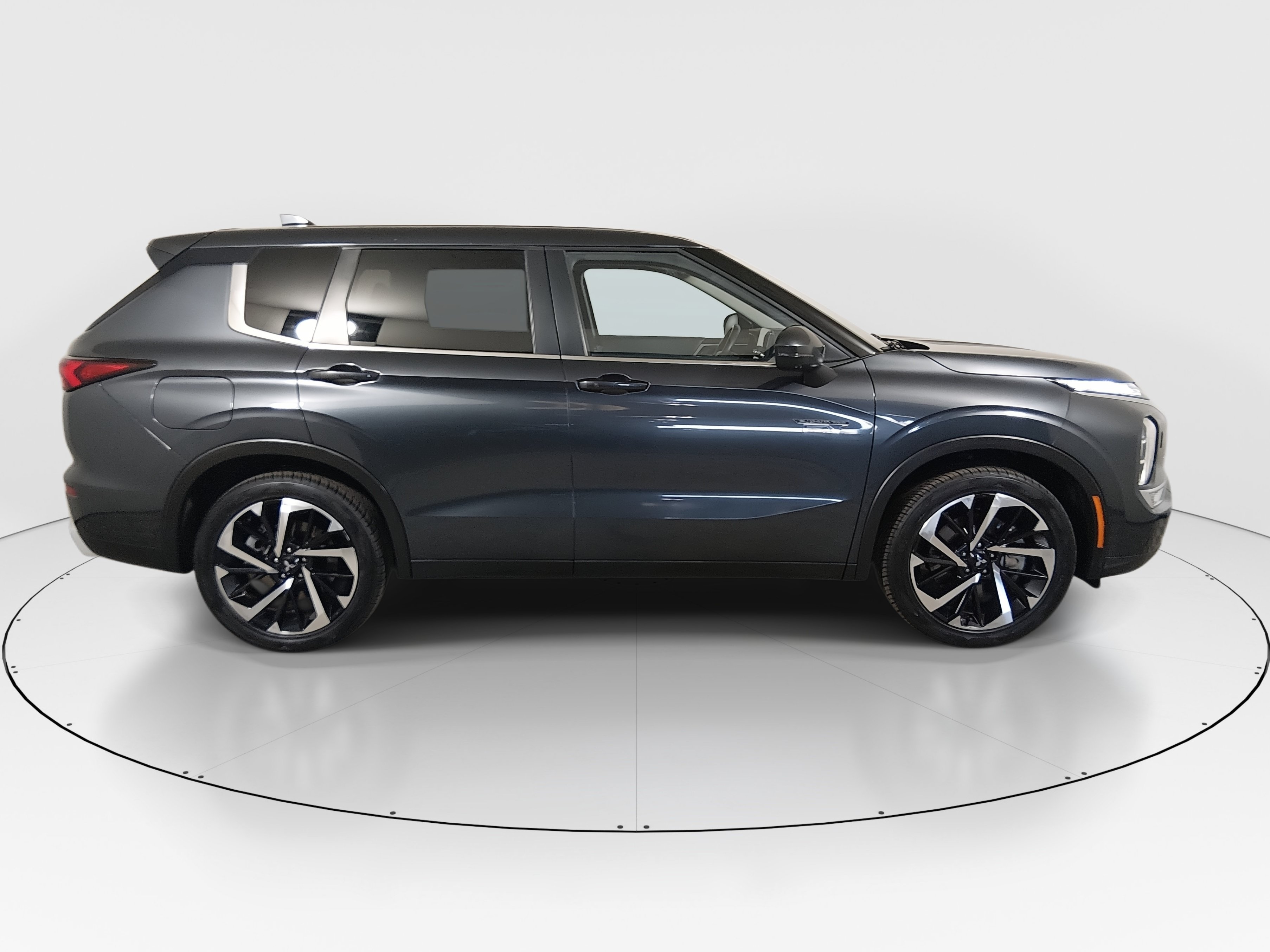 2024 Mitsubishi Outlander Plug-in Hybrid SE - Photo 8