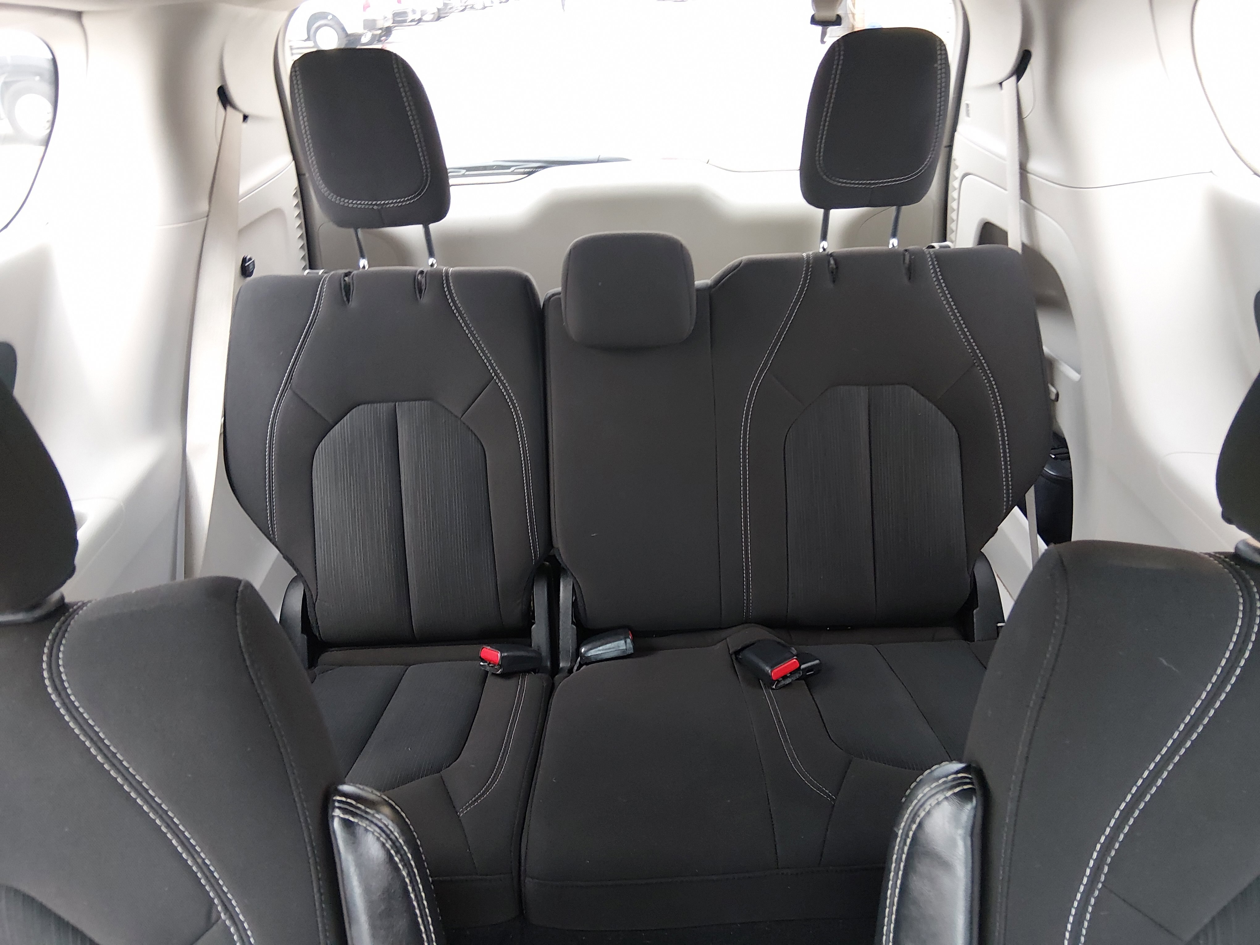 2023 Chrysler Voyager LX - Photo 17