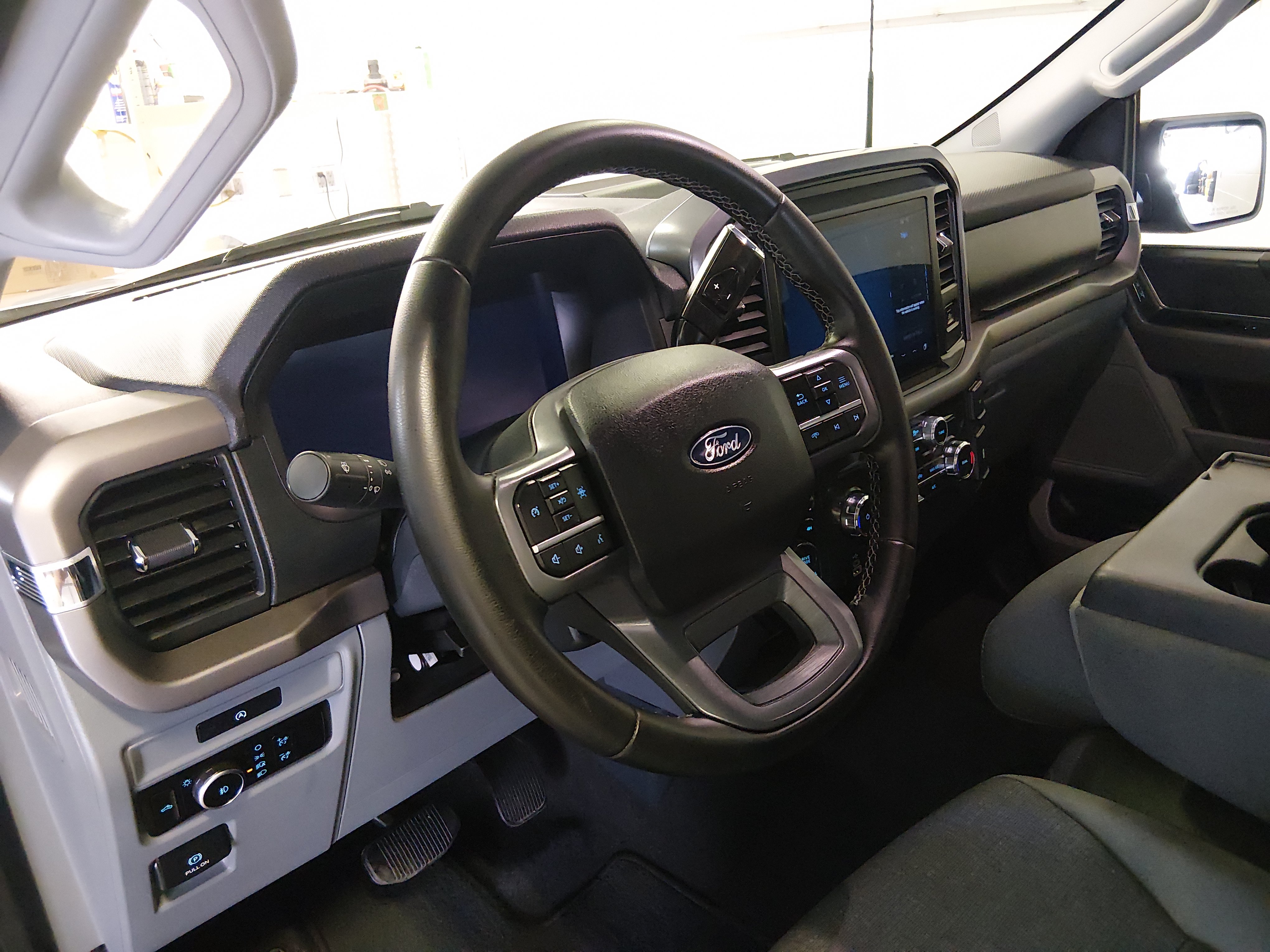 2025 Ford F-150 XLT - Photo 13