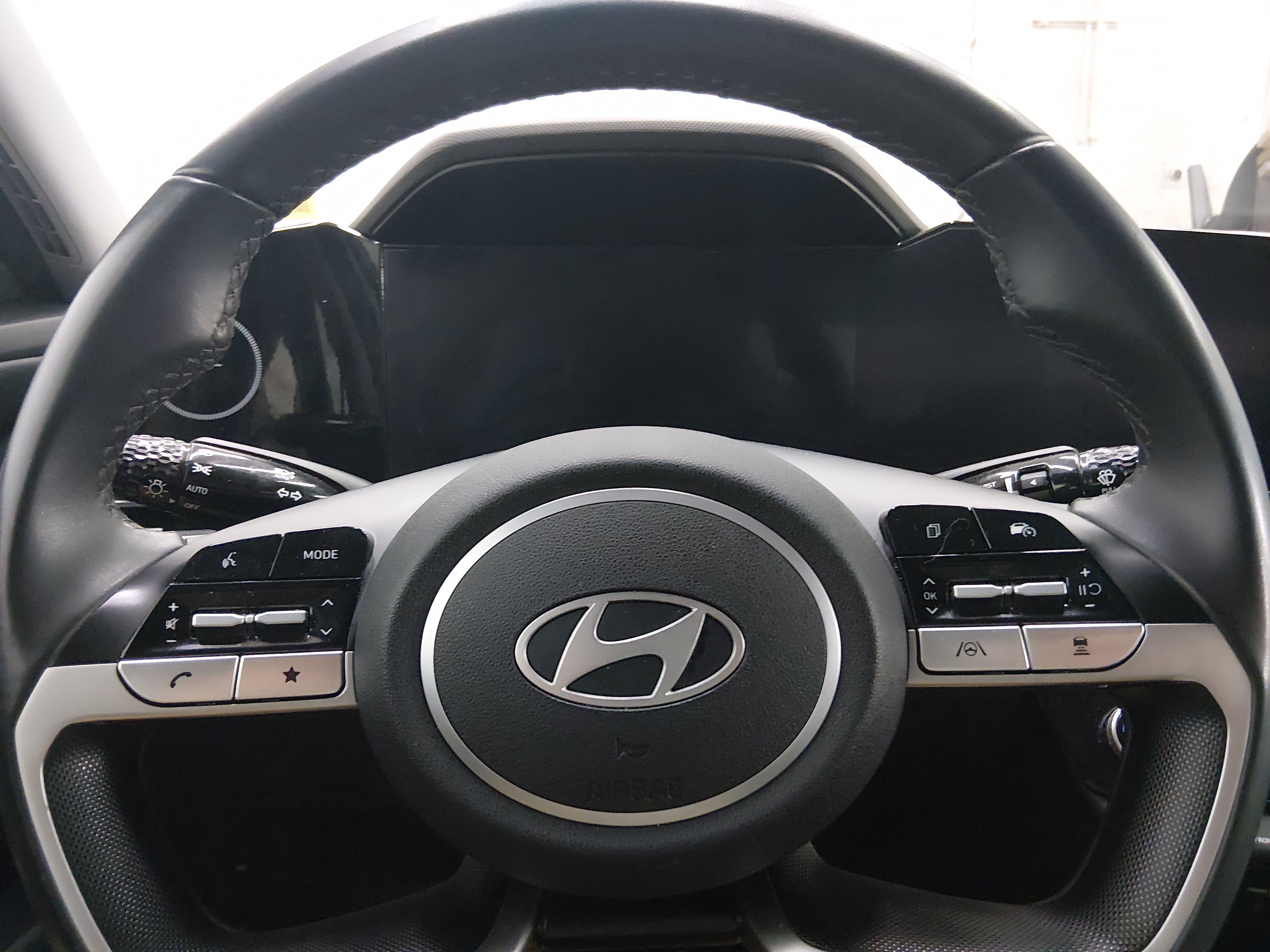 2024 Hyundai Elantra Limited - Photo 12