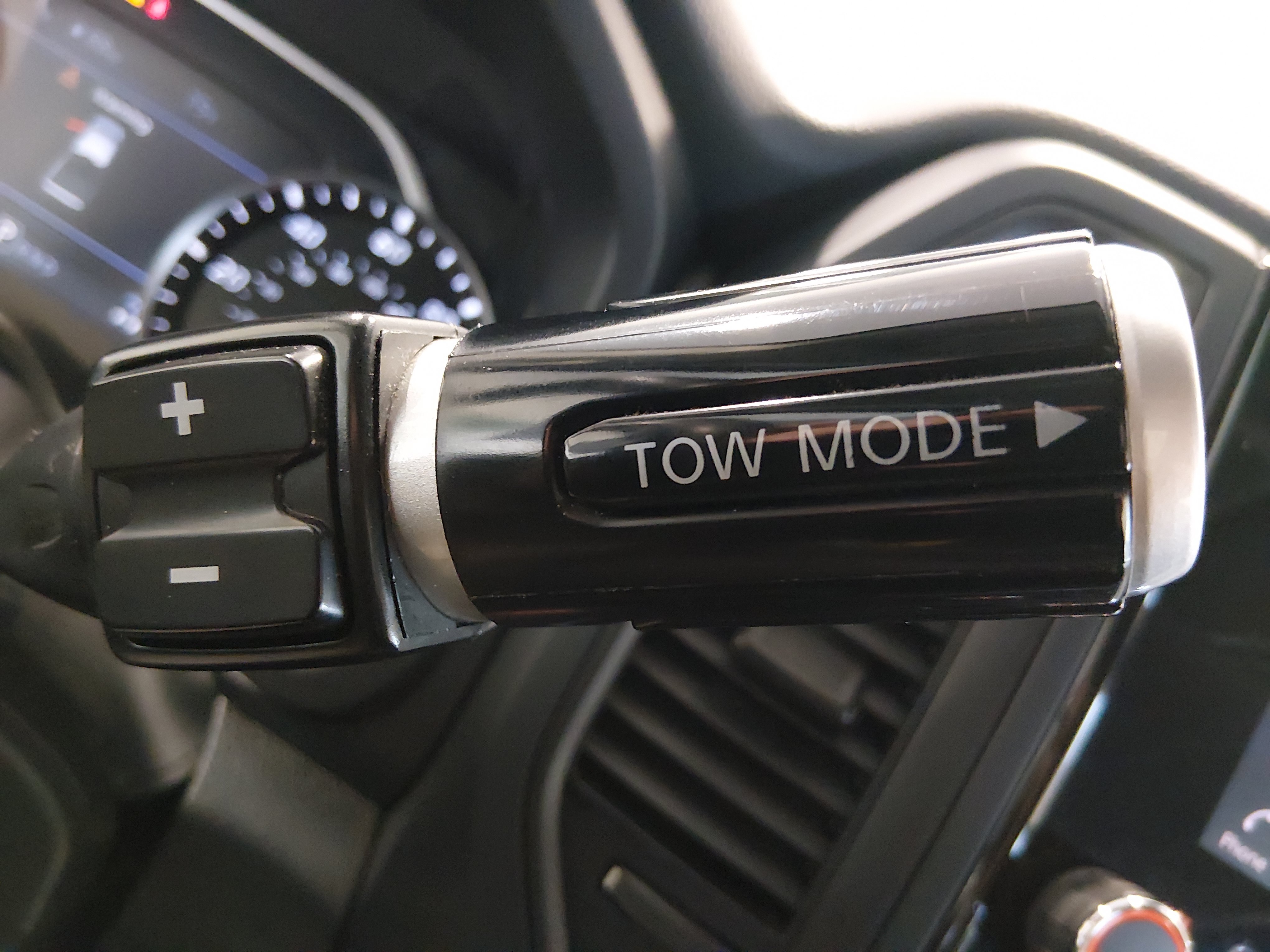 2022 Nissan Titan S - Photo 16