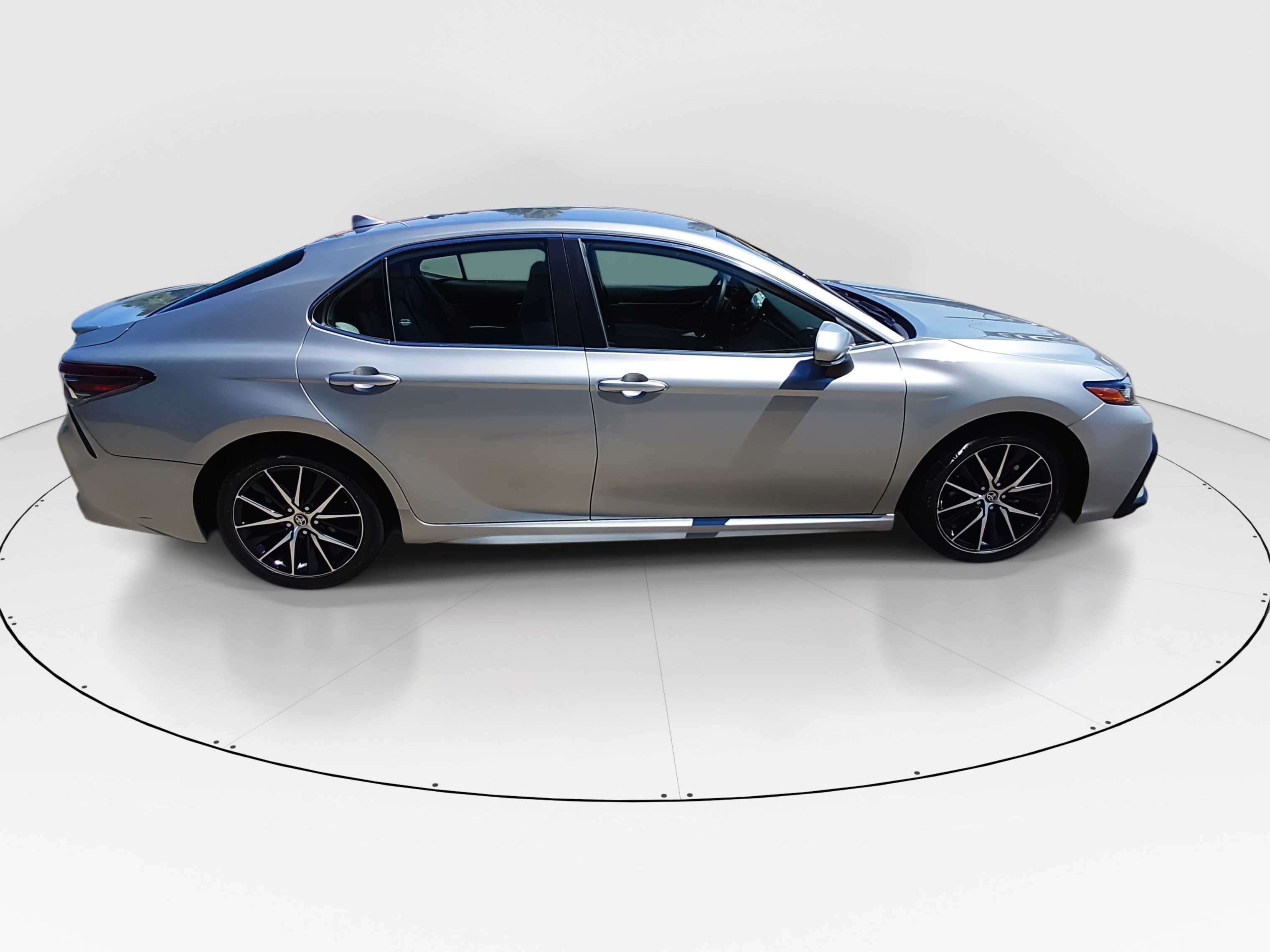 2023 Toyota Camry SE - Photo 8
