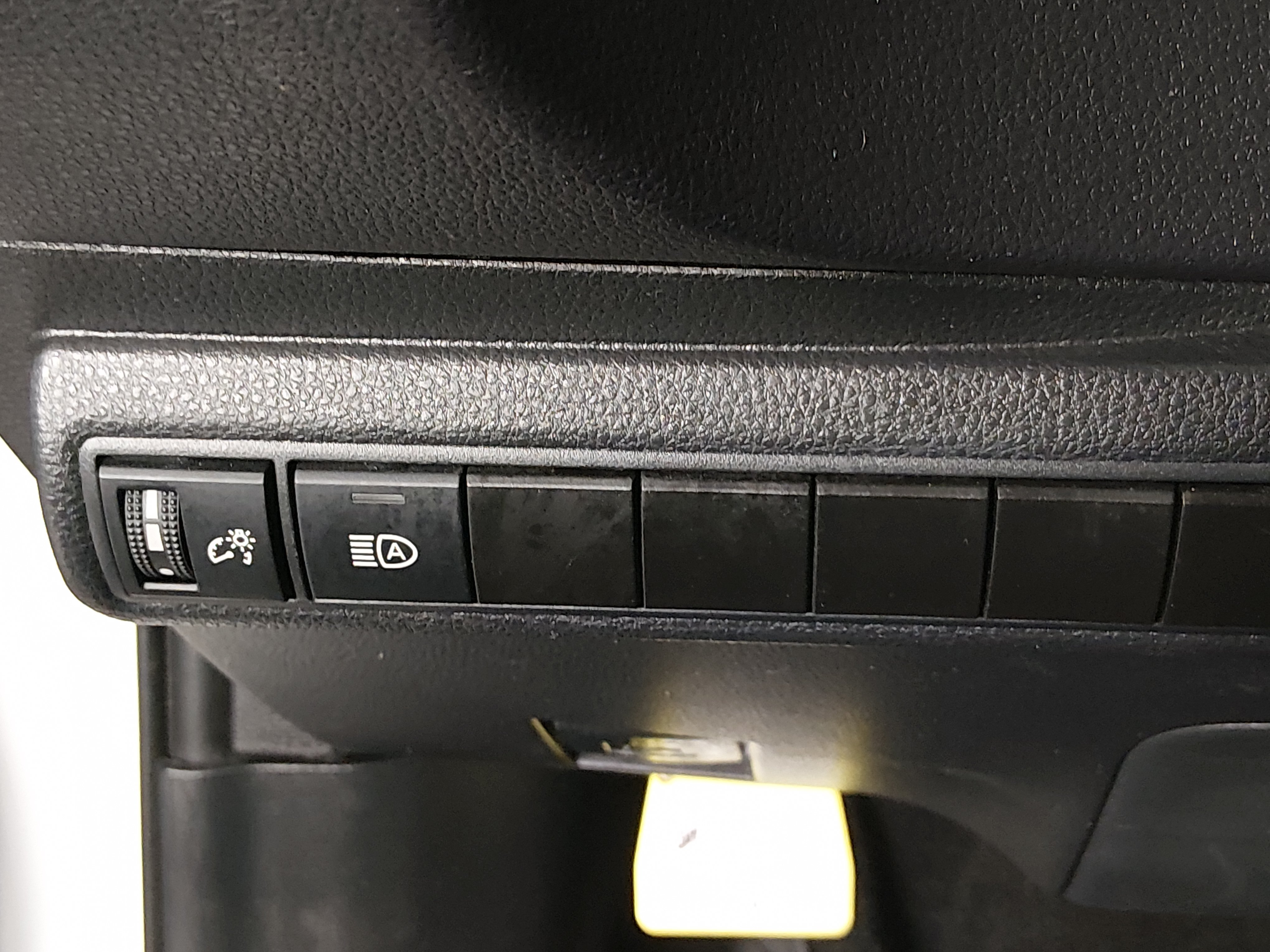 2024 Toyota Corolla LE - Photo 13