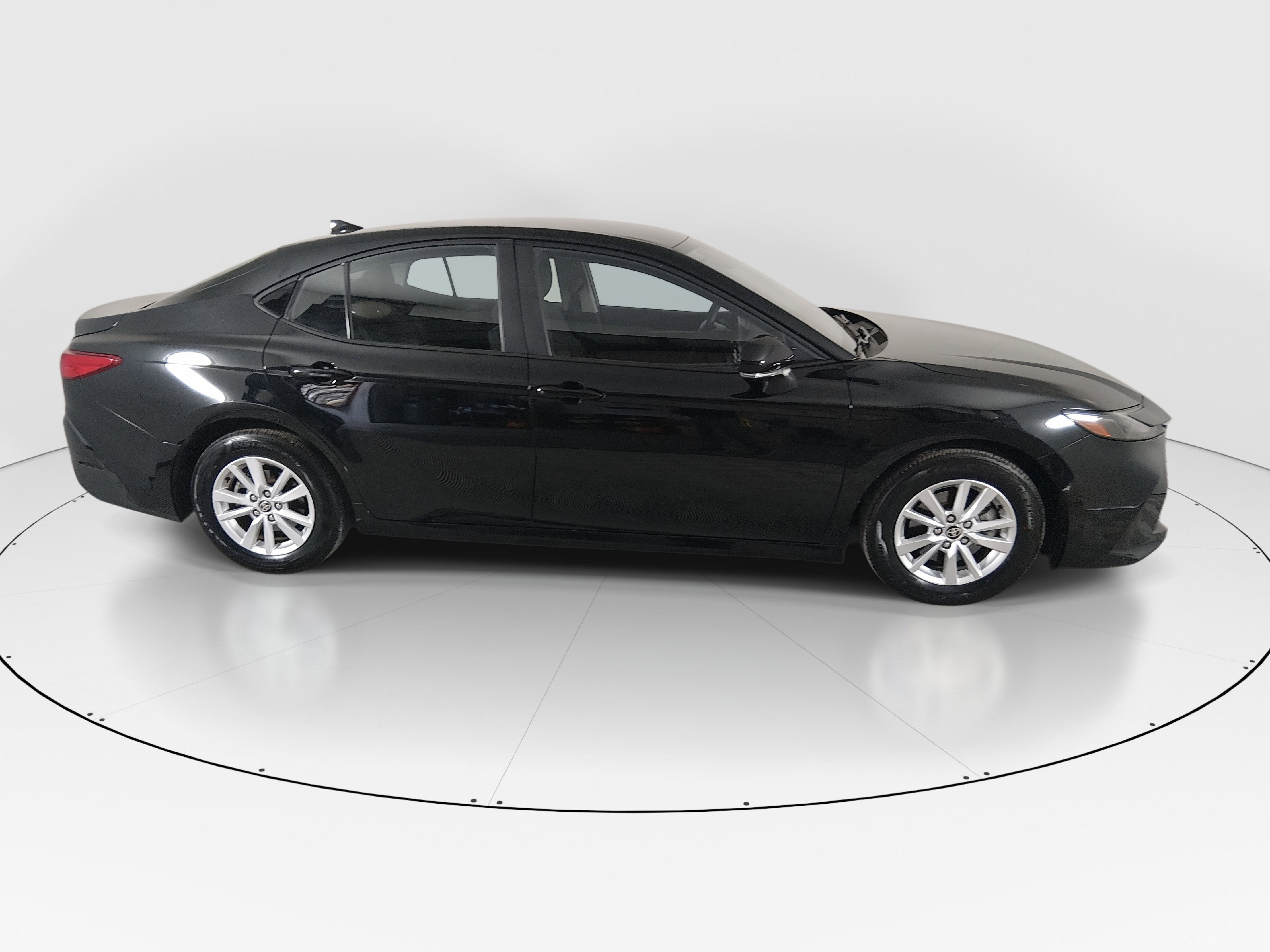 2025 Toyota Camry LE - Photo 8