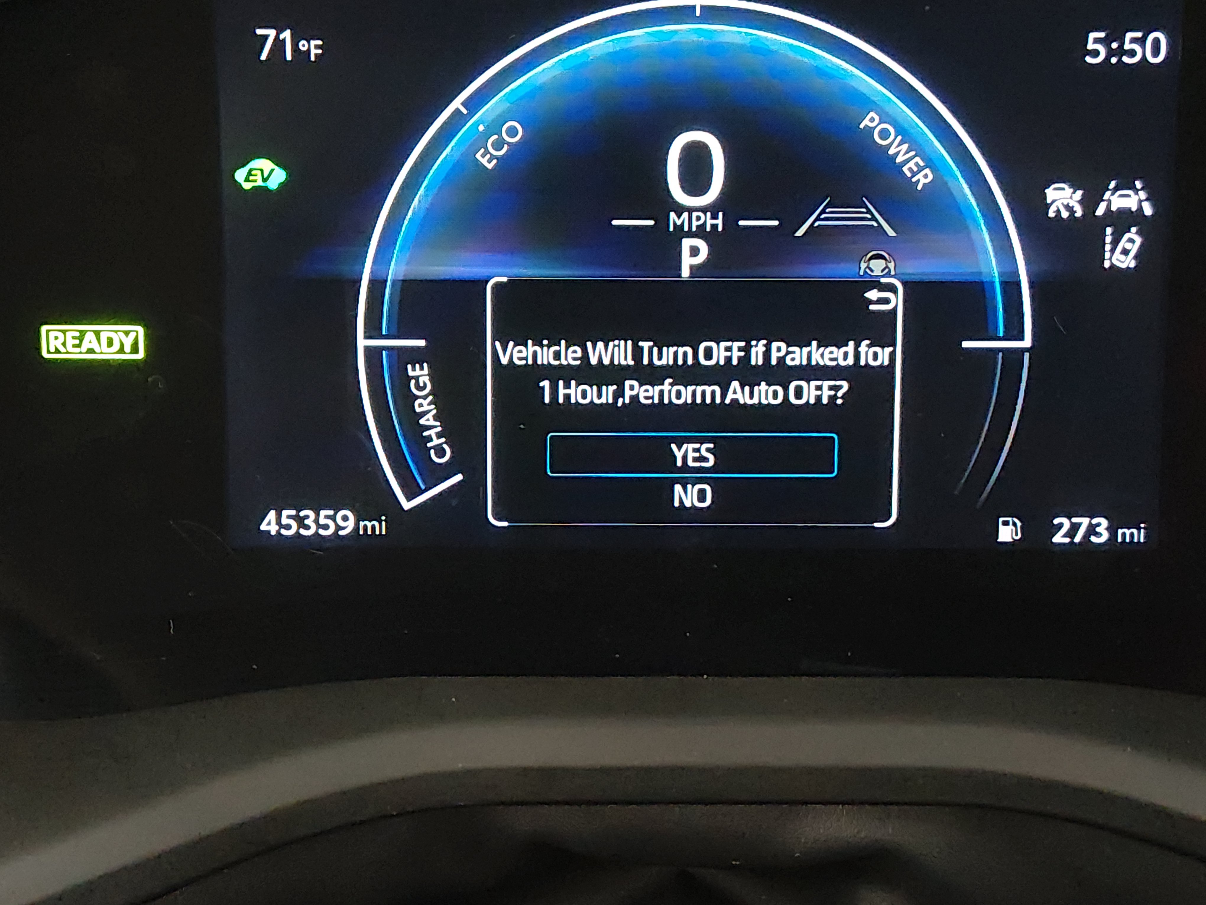 2025 Toyota Camry LE - Photo 14