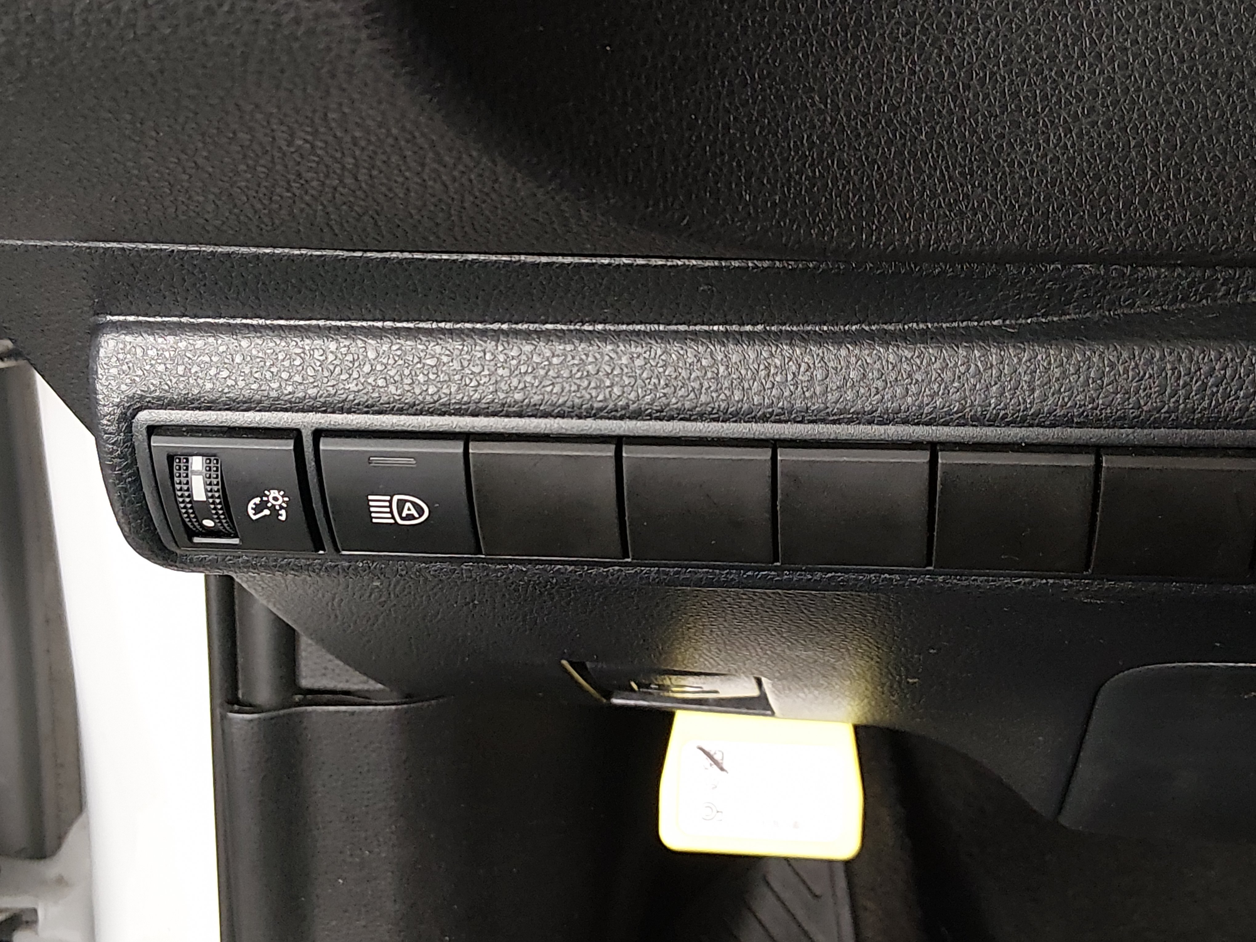 2024 Toyota Corolla LE - Photo 13