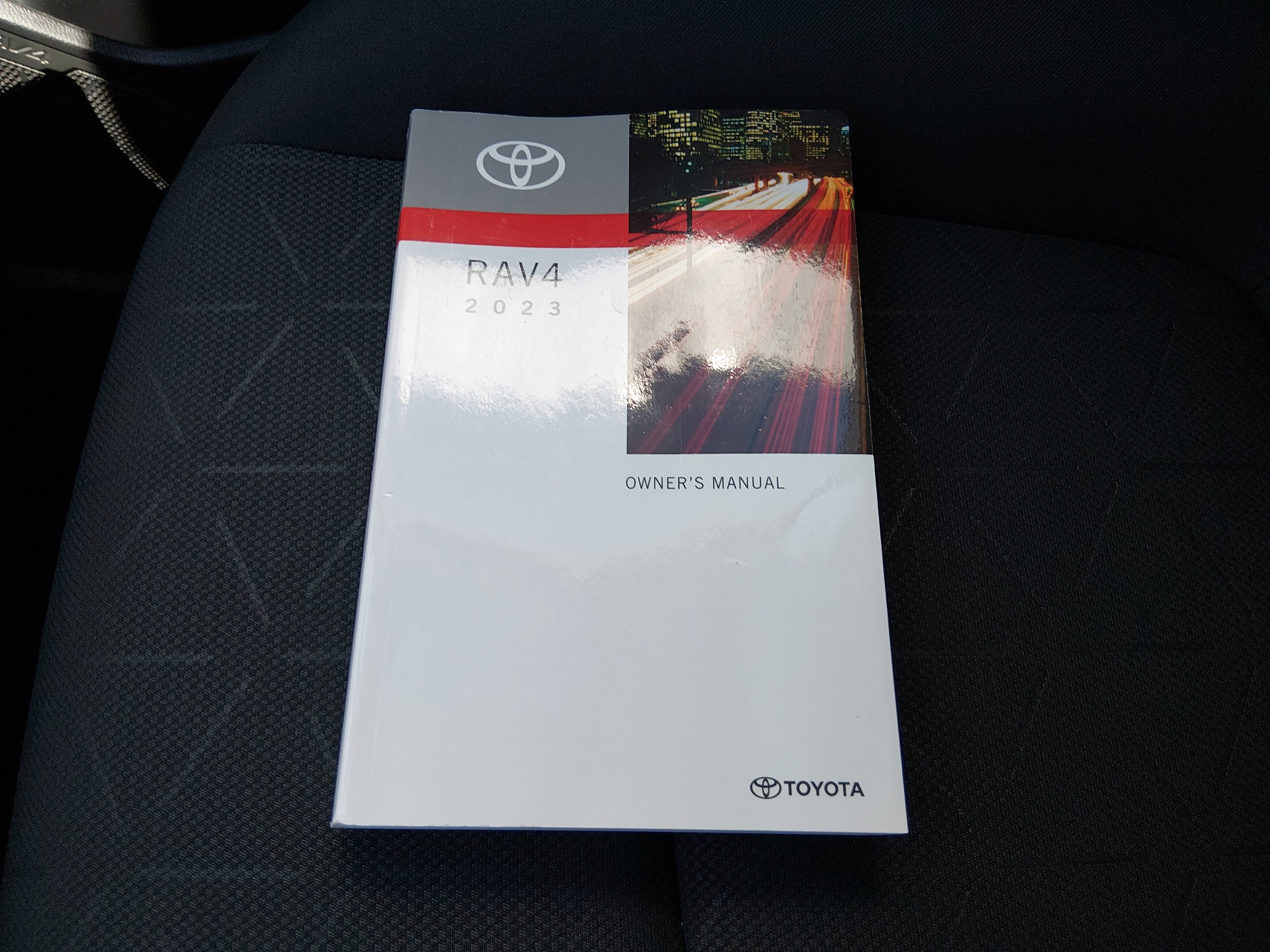 2023 Toyota RAV4 XLE - Photo 23