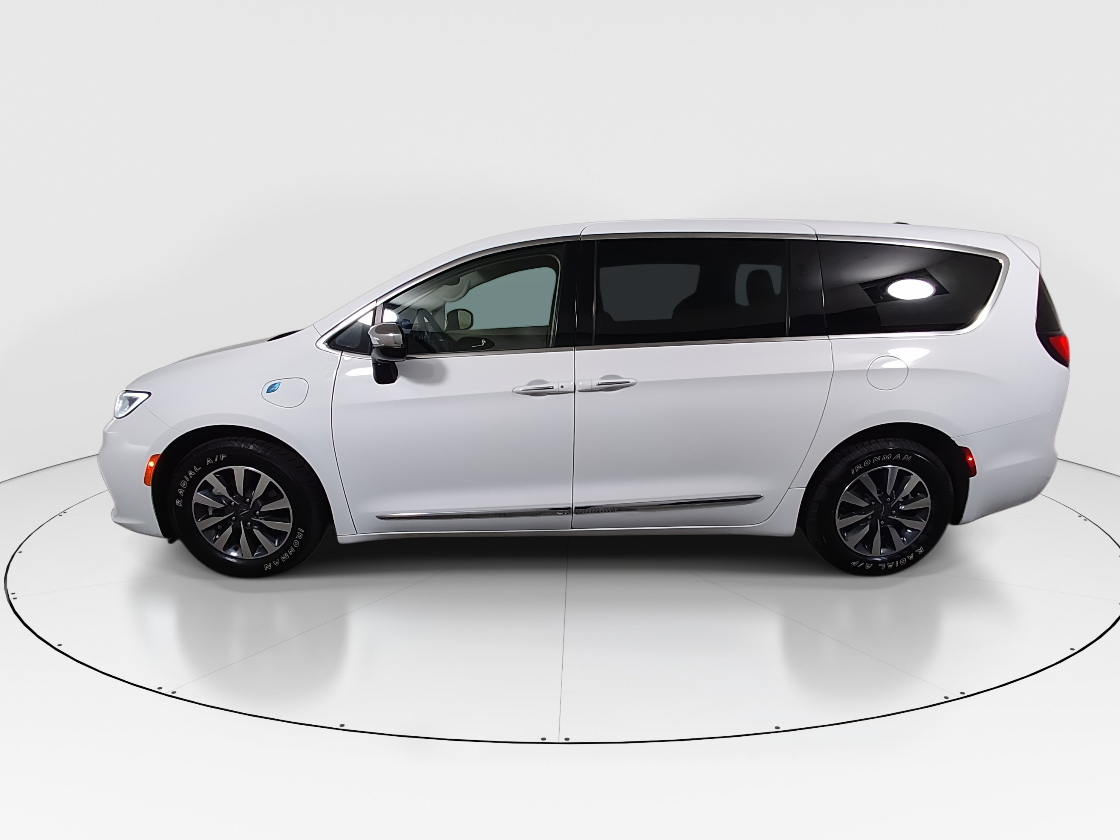 2023 Chrysler Pacifica Hybrid Limited - Photo 4