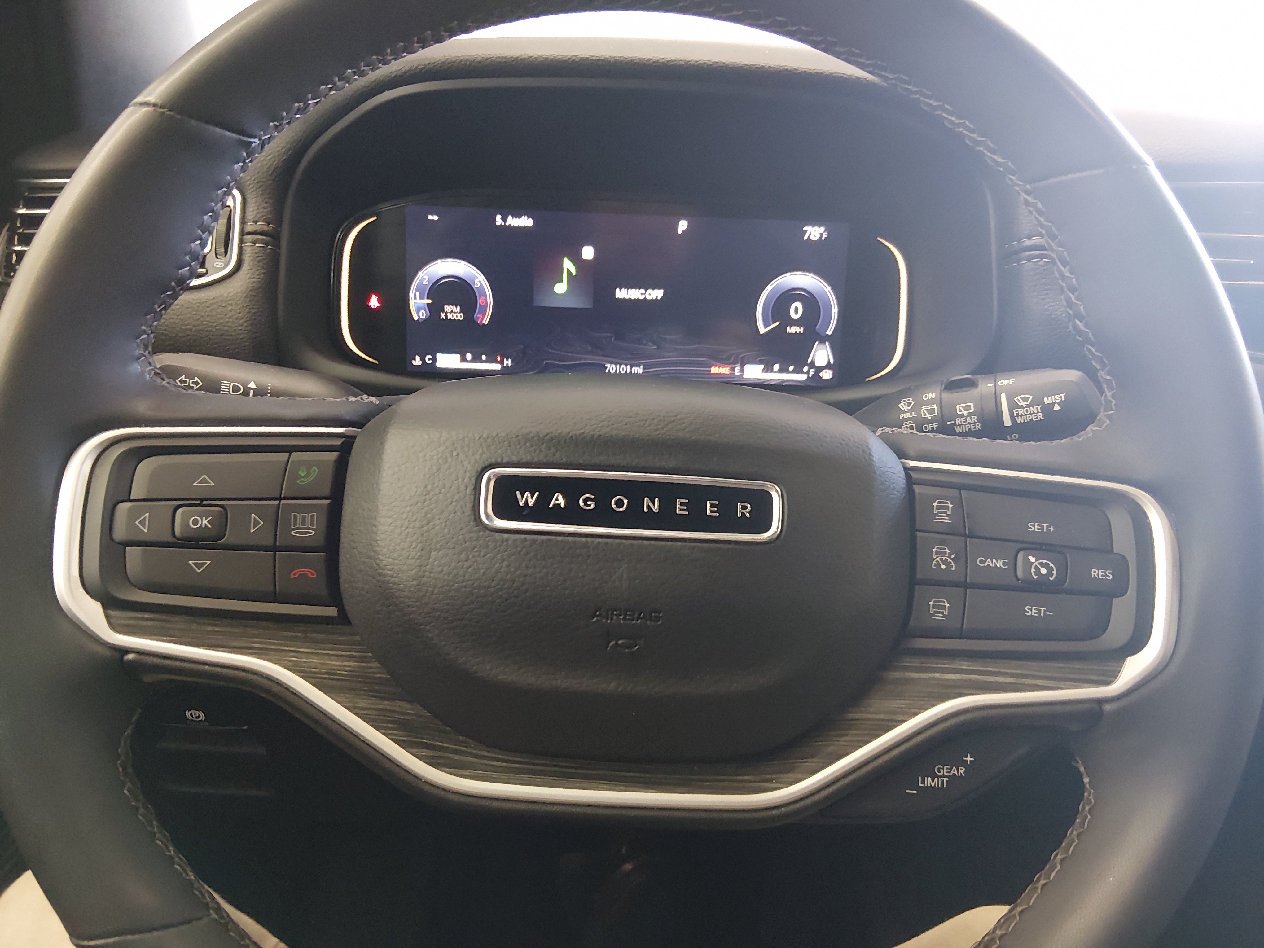 2023 Jeep Wagoneer L Series II - Photo 12