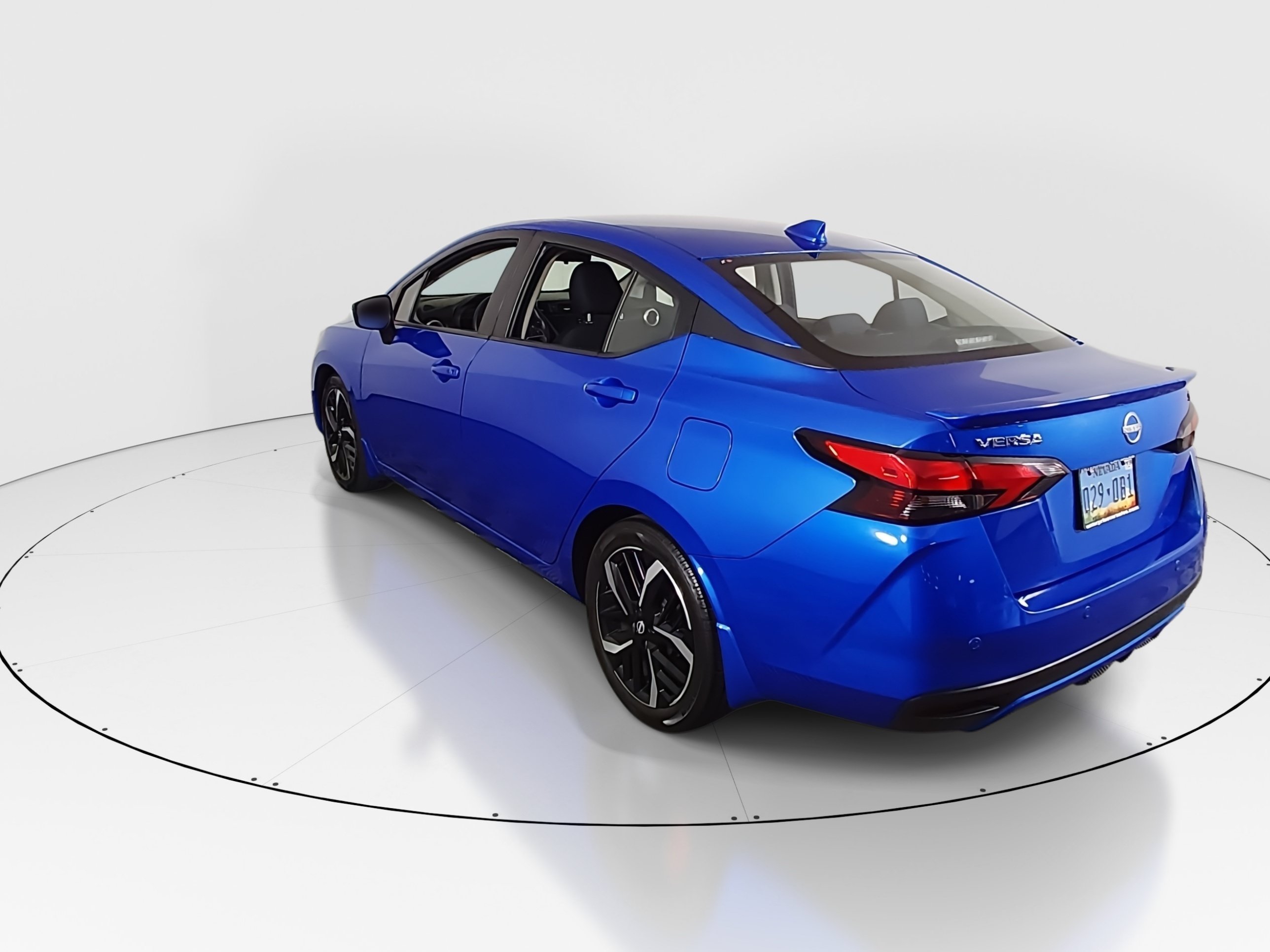 2024 Nissan Versa Sedan SR - Photo 5