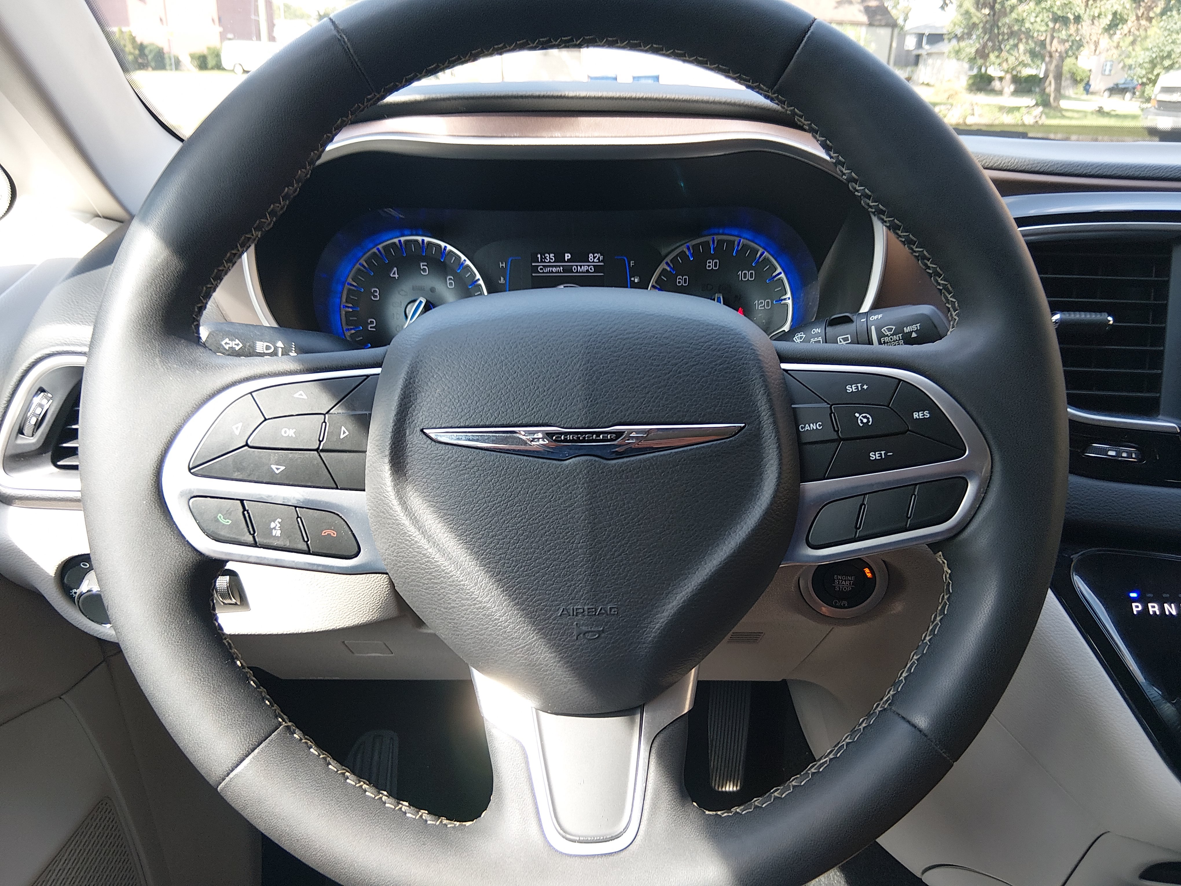 2023 Chrysler Voyager LX - Photo 12