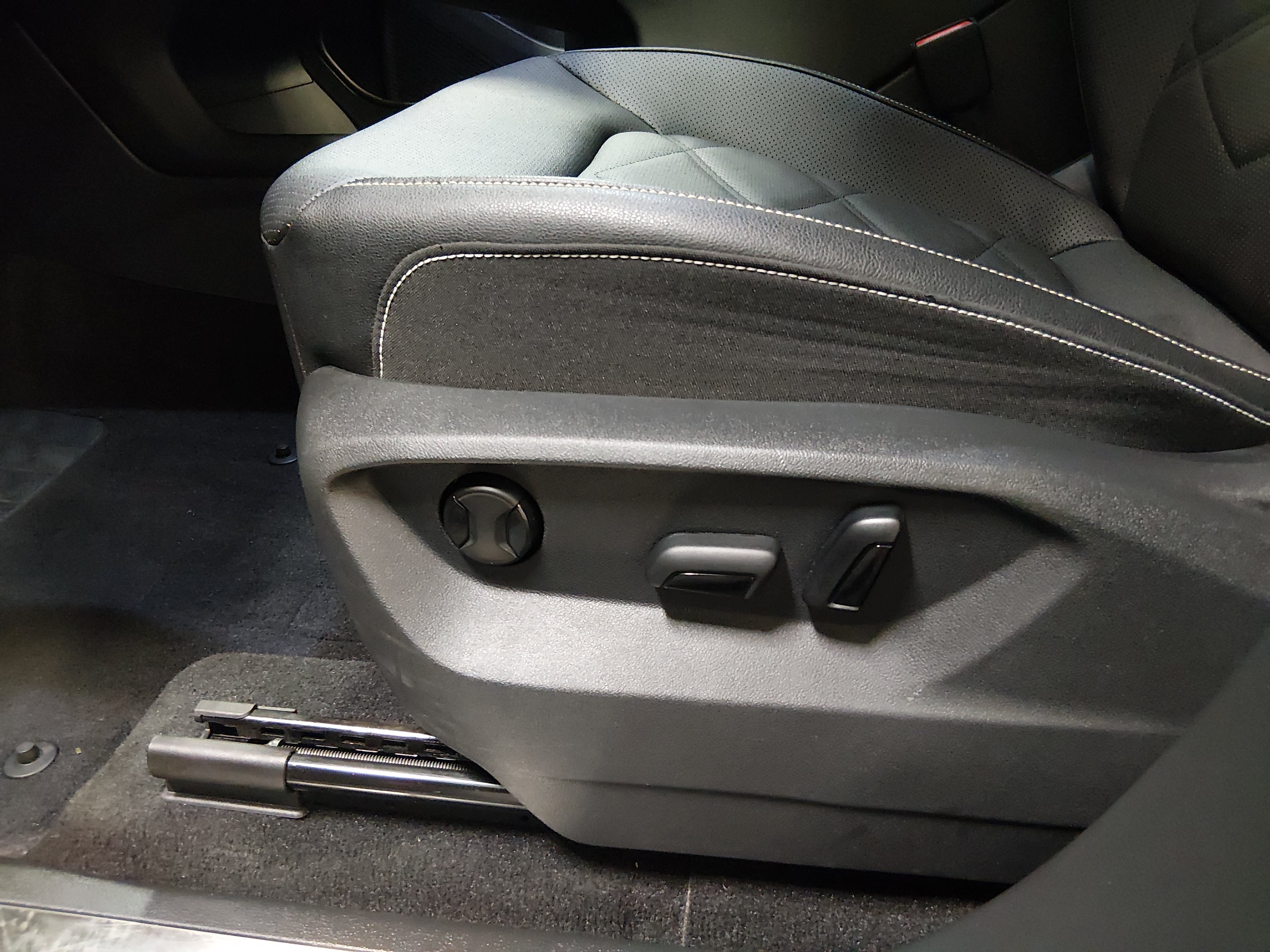 2026 Volkswagen Atlas SE w/Tech - Photo 23