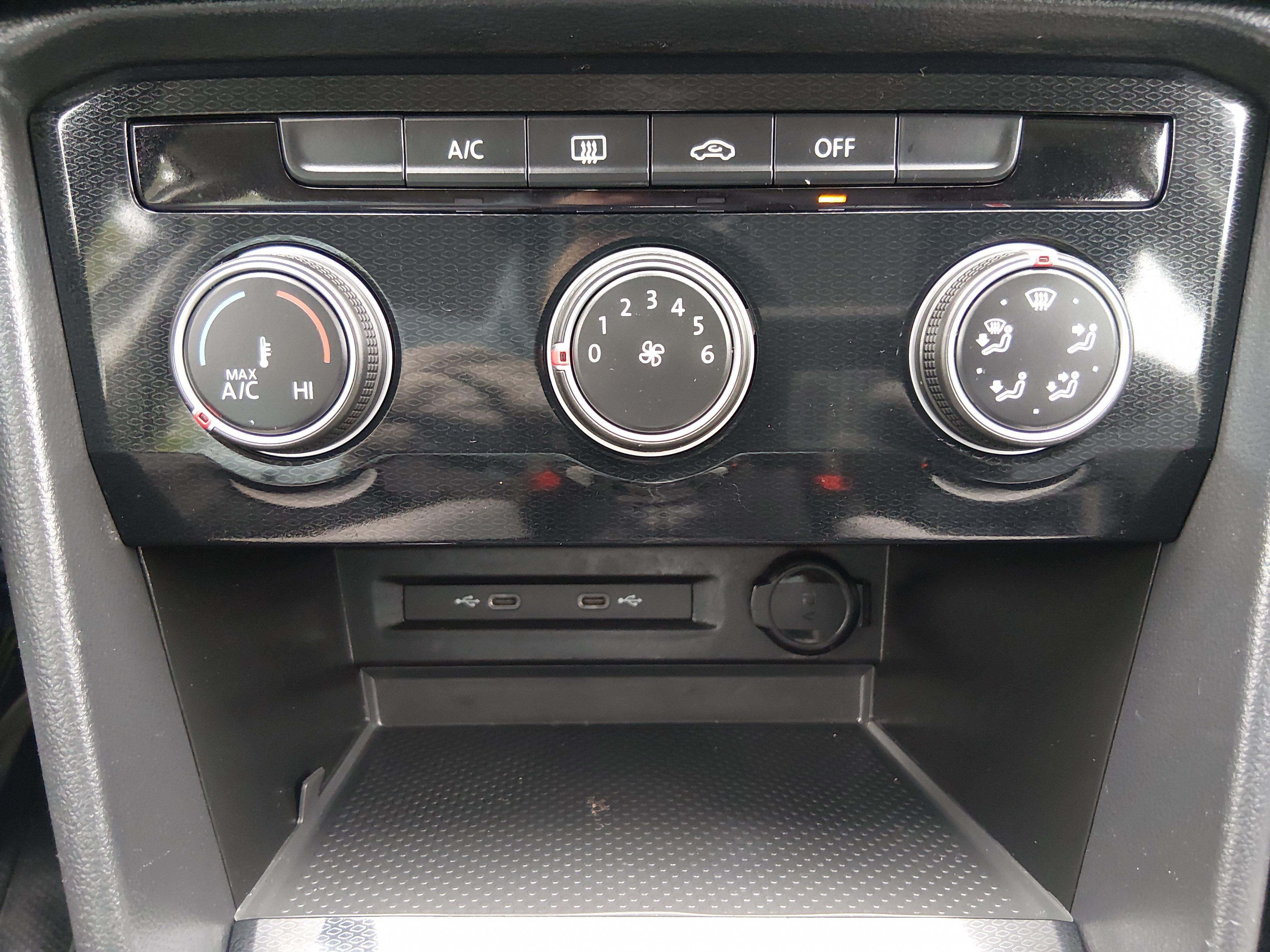 2025 Volkswagen Taos S - Photo 16